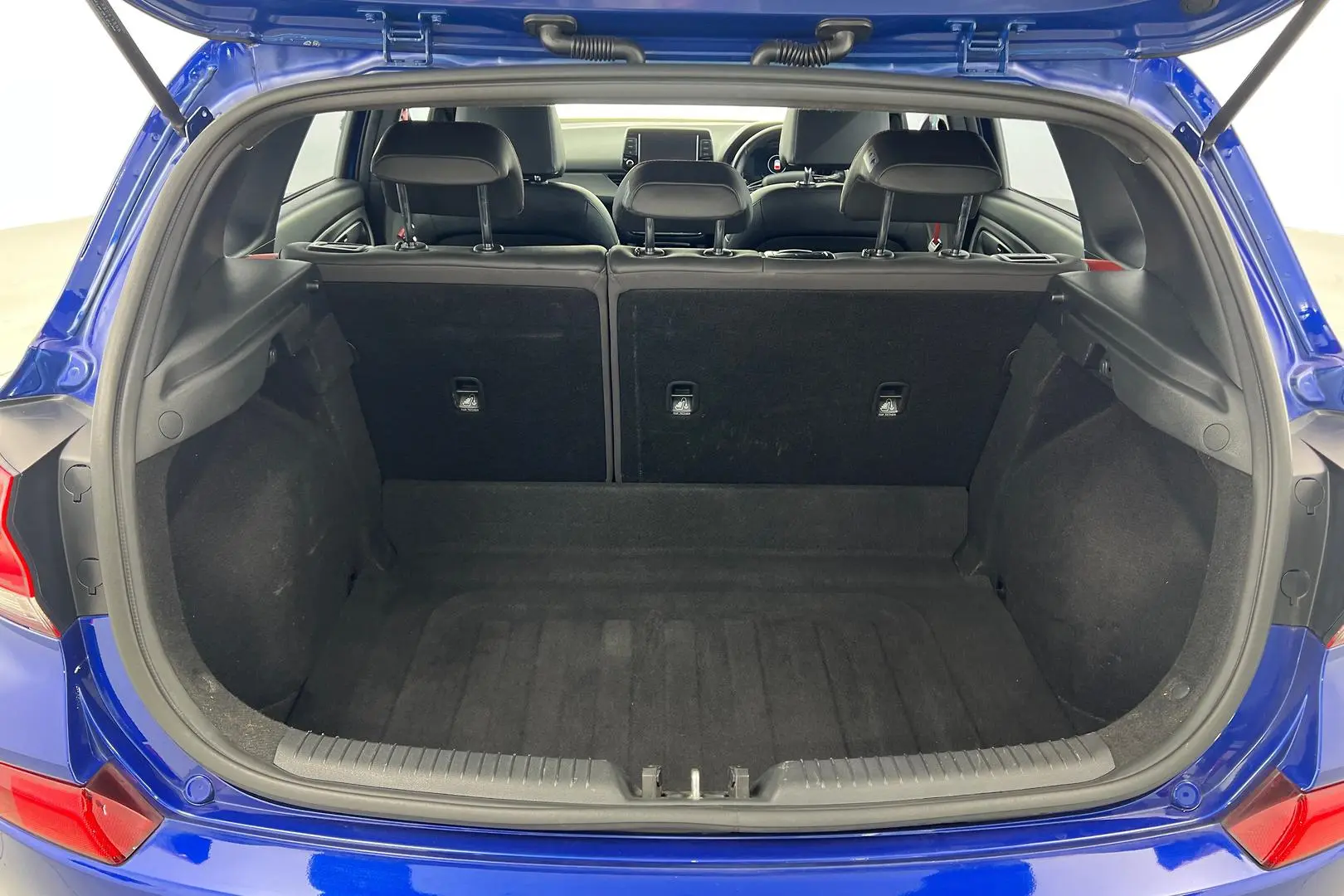 2020 Hyundai i30 Gallery Image 24