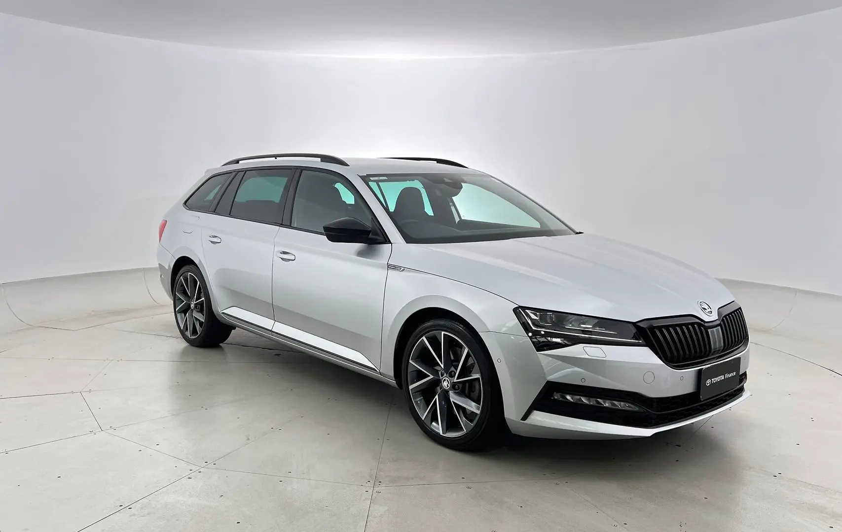 2021 SKODA Superb Image 1