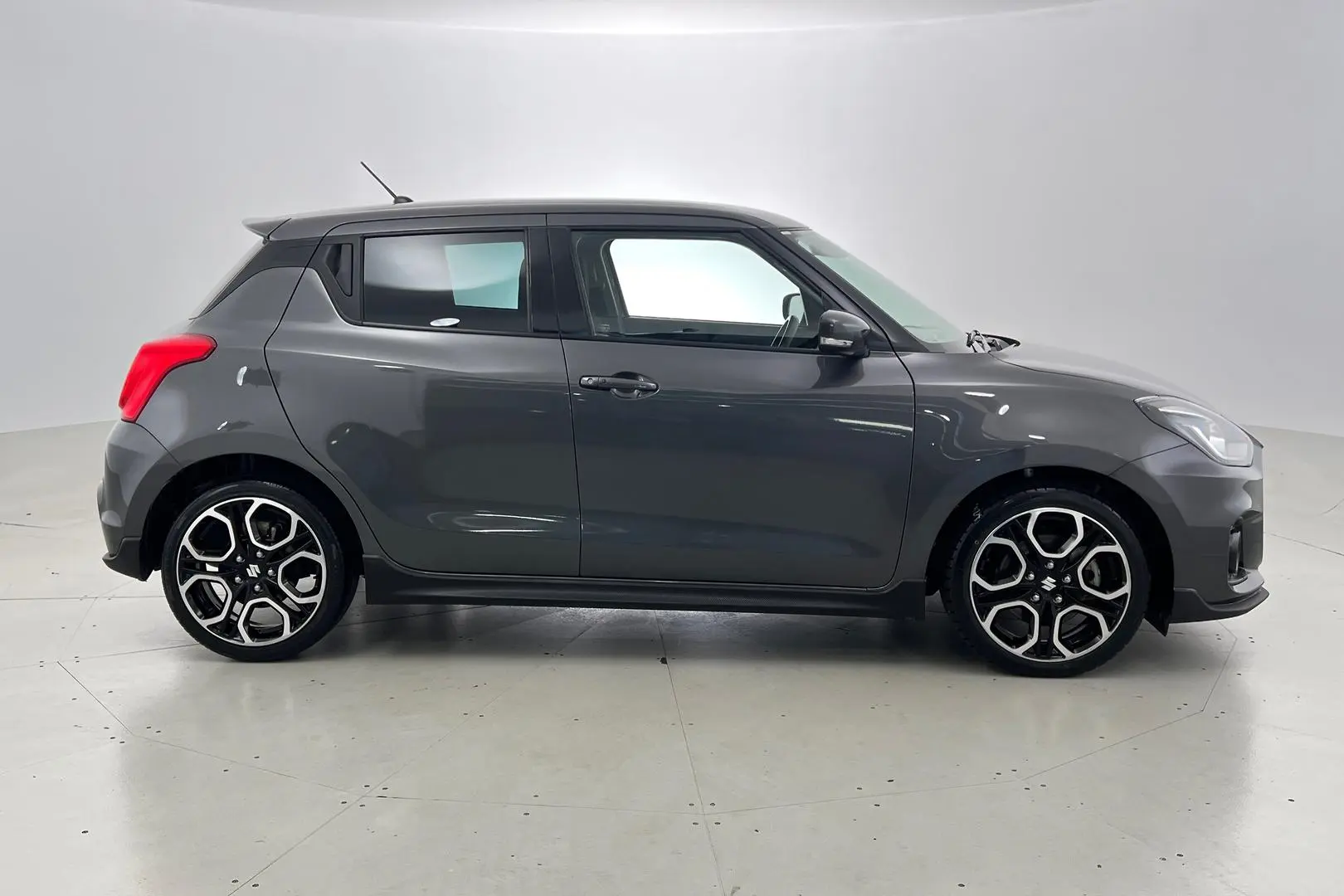 2018 Suzuki Swift Gallery Image 3