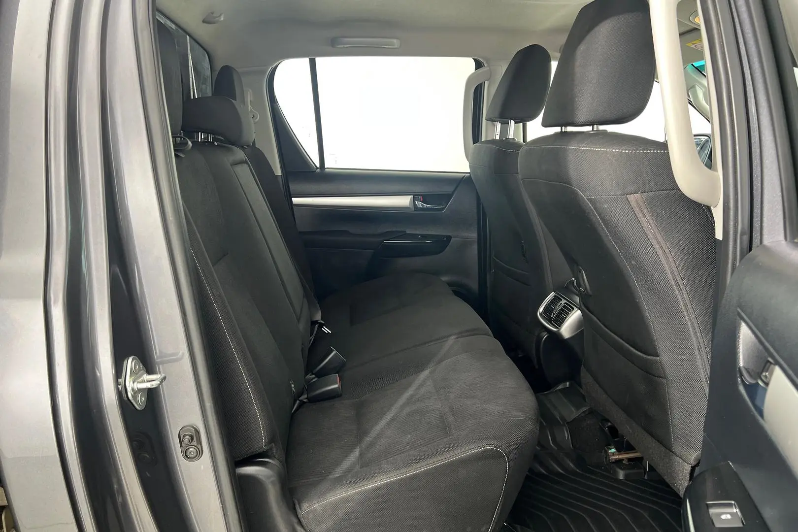 2022 Toyota Hilux Gallery Image 16
