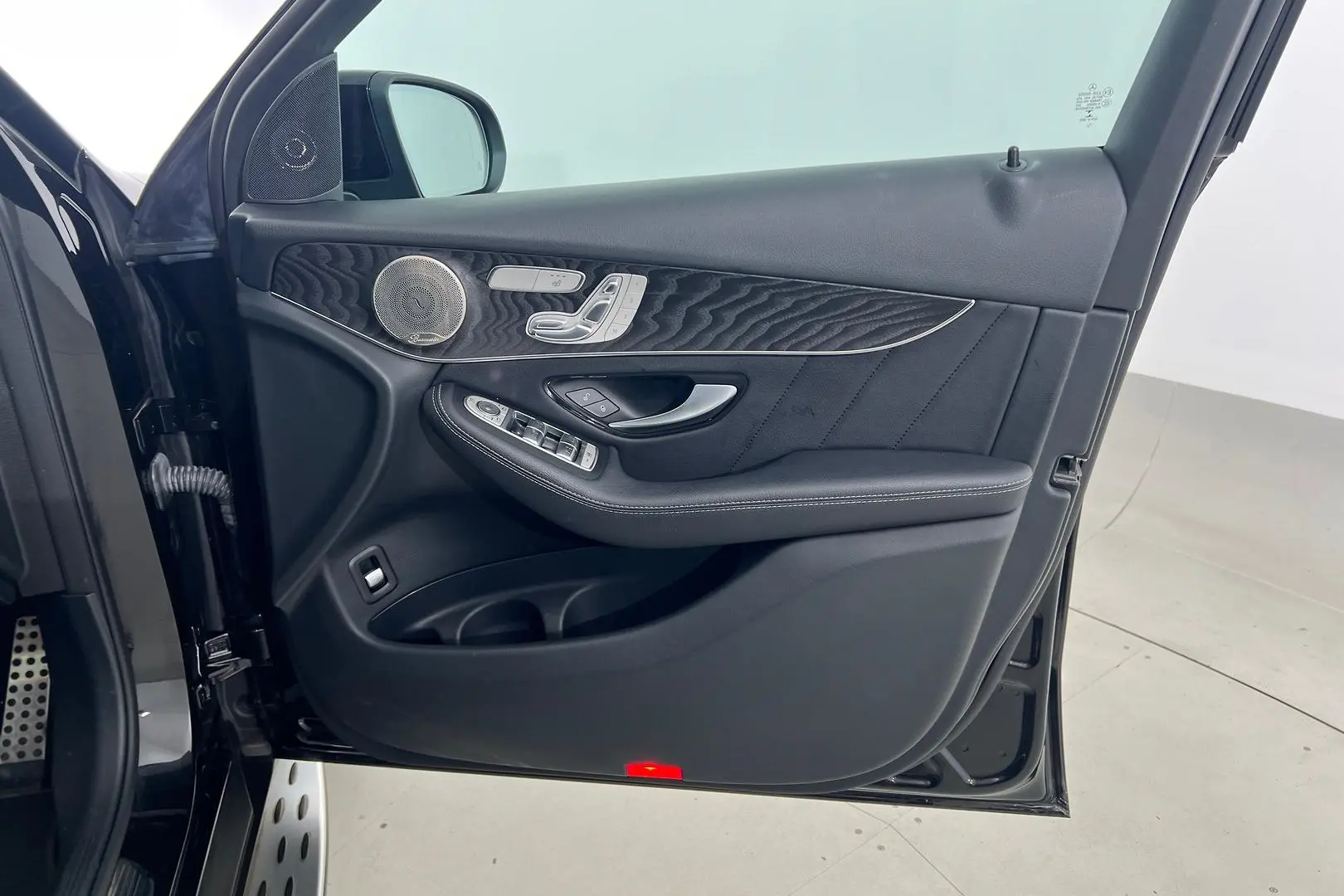 2022 Mercedes-Benz GLC-Class Gallery Image 14