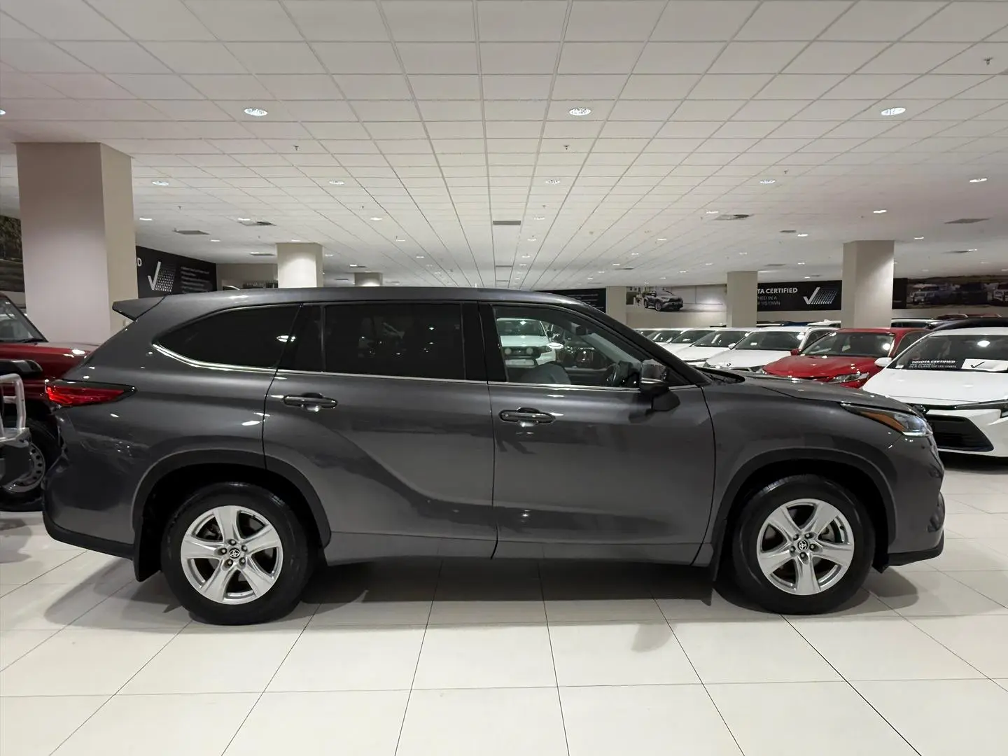 2022 Toyota Kluger Gallery Image 2
