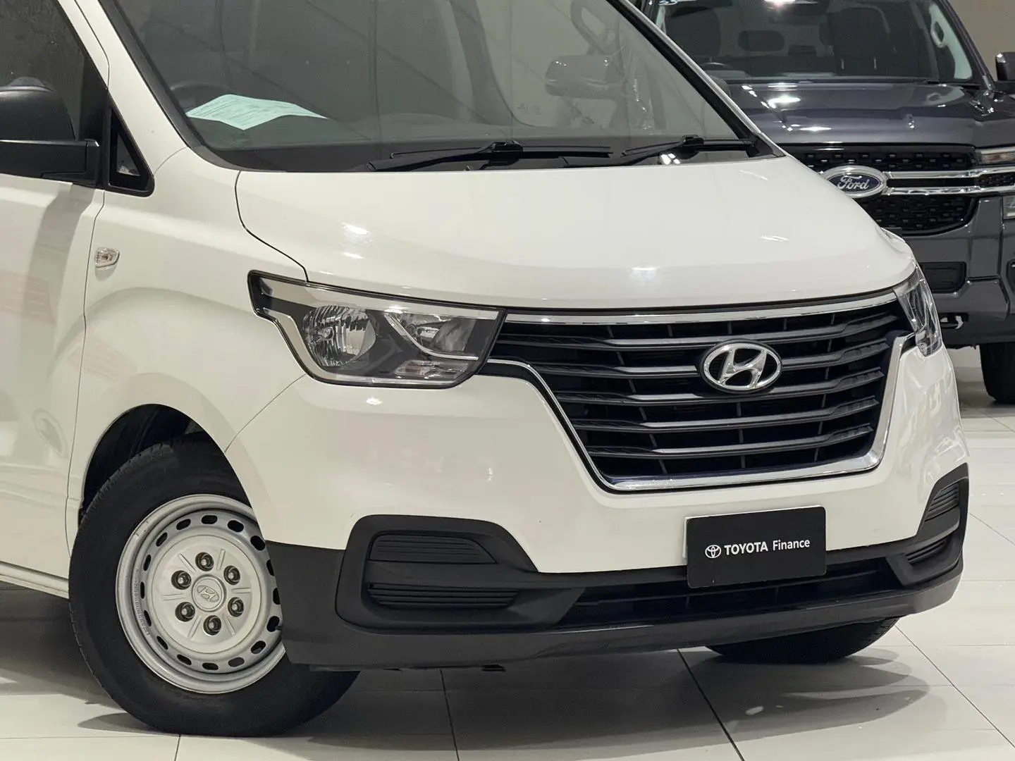 2021 Hyundai iLoad Gallery Image 3