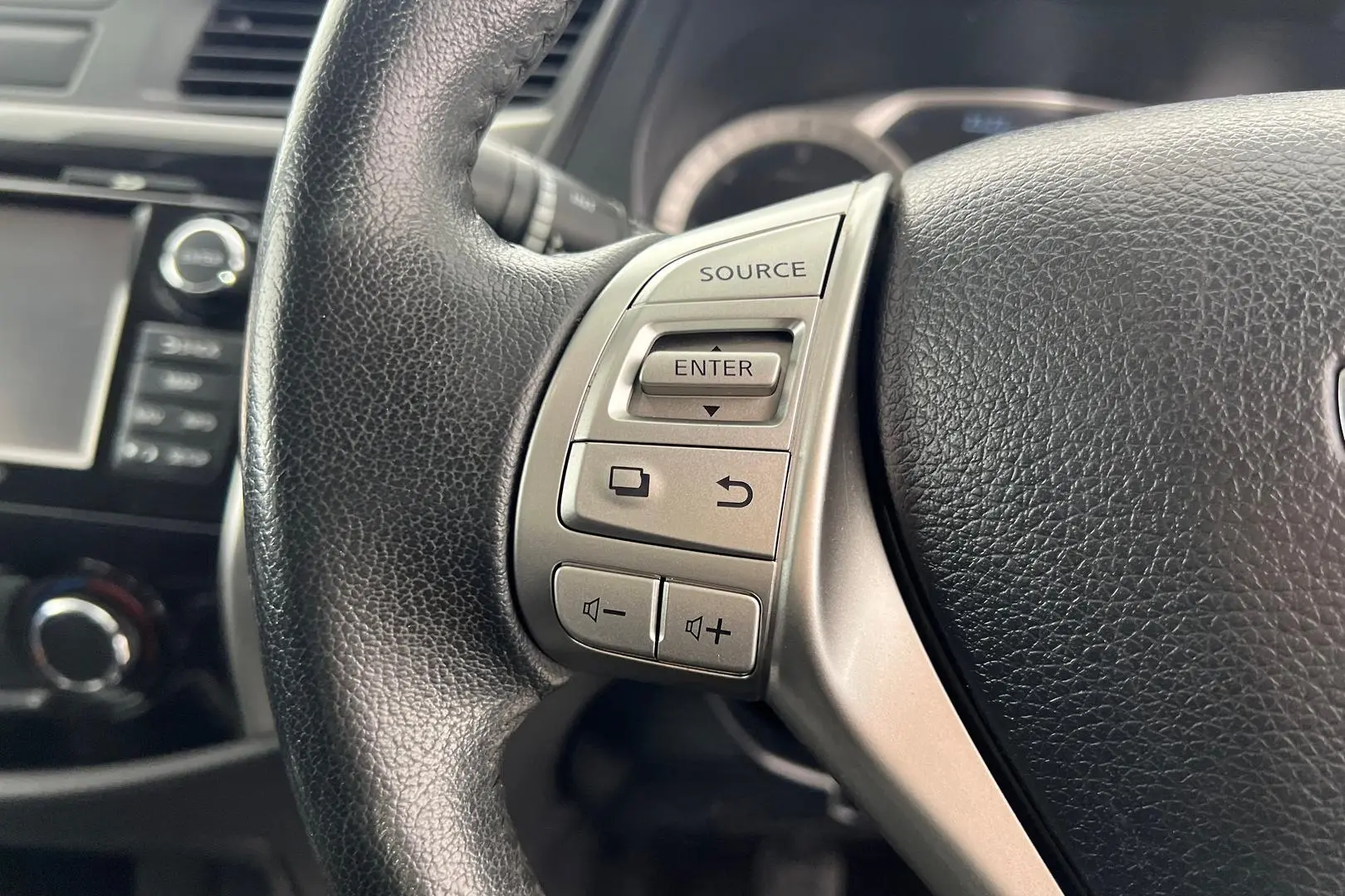 2017 Nissan Navara Gallery Image 16