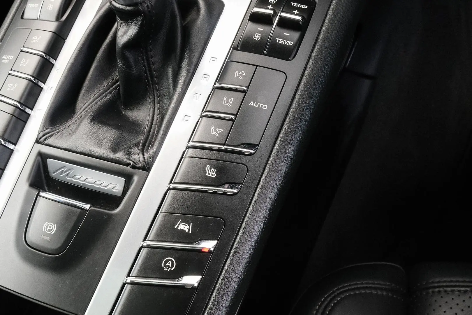 2020 Porsche Macan Gallery Image 19