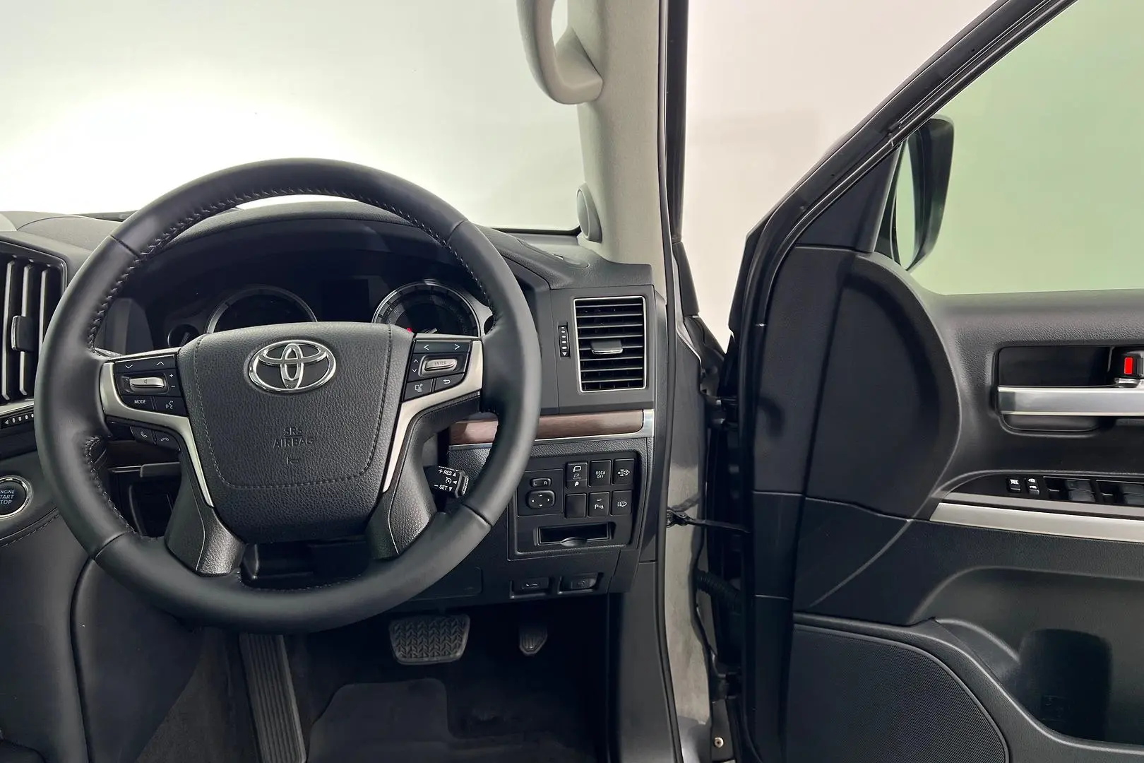 2019 Toyota Landcruiser Gallery Image 16
