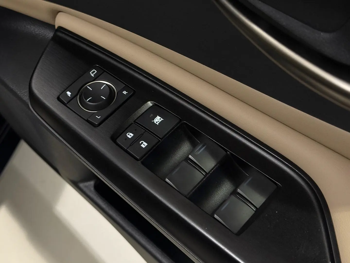 2020 Lexus ES Gallery Image 14