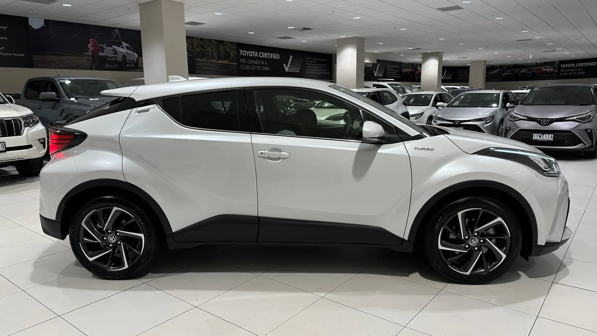 2022 Toyota C-HR Gallery Image 4