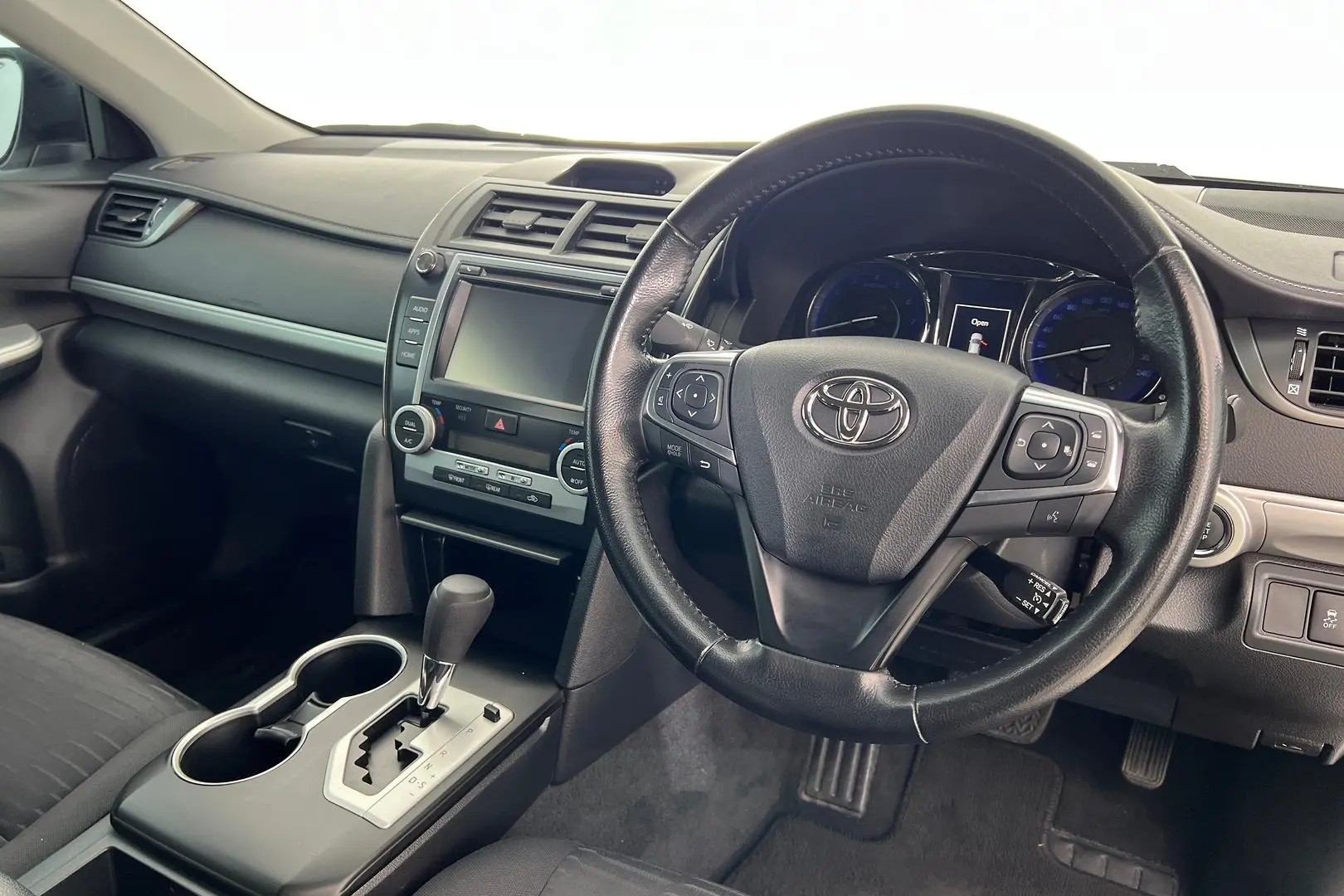 2017 Toyota Camry Gallery Image 3