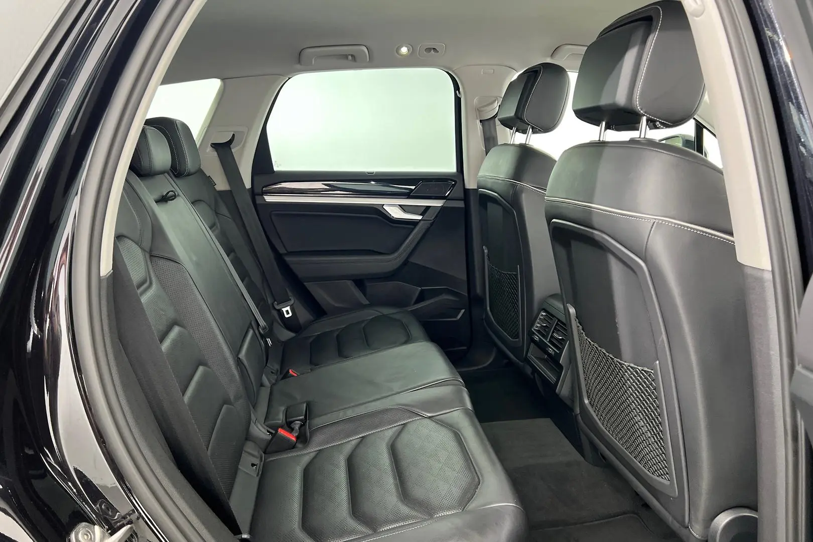 2020 Volkswagen Touareg Gallery Image 15
