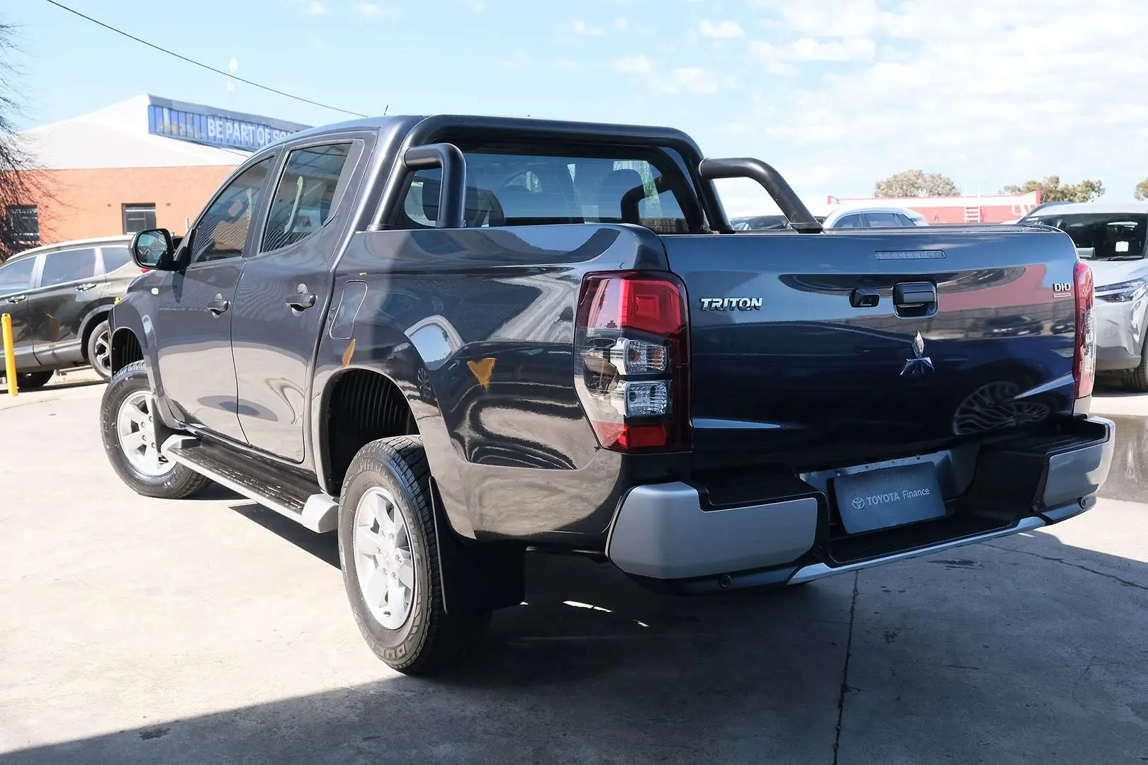 2020 Mitsubishi Triton Gallery Image 2