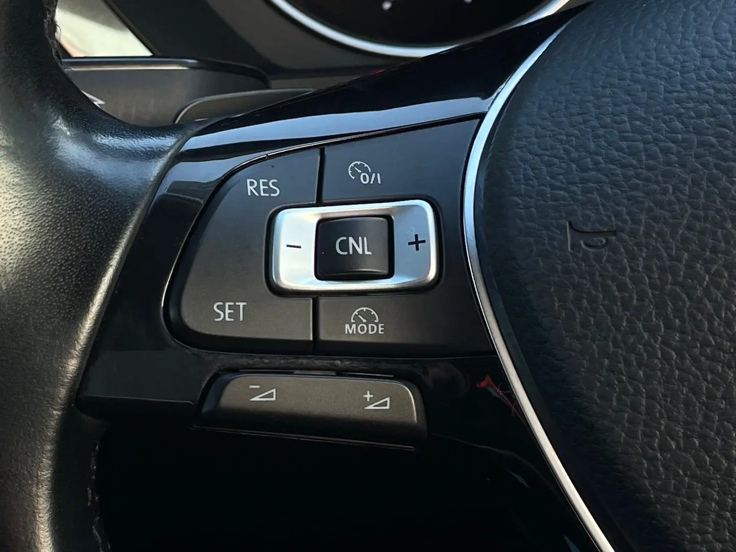 2018 Volkswagen Tiguan Gallery Image 20