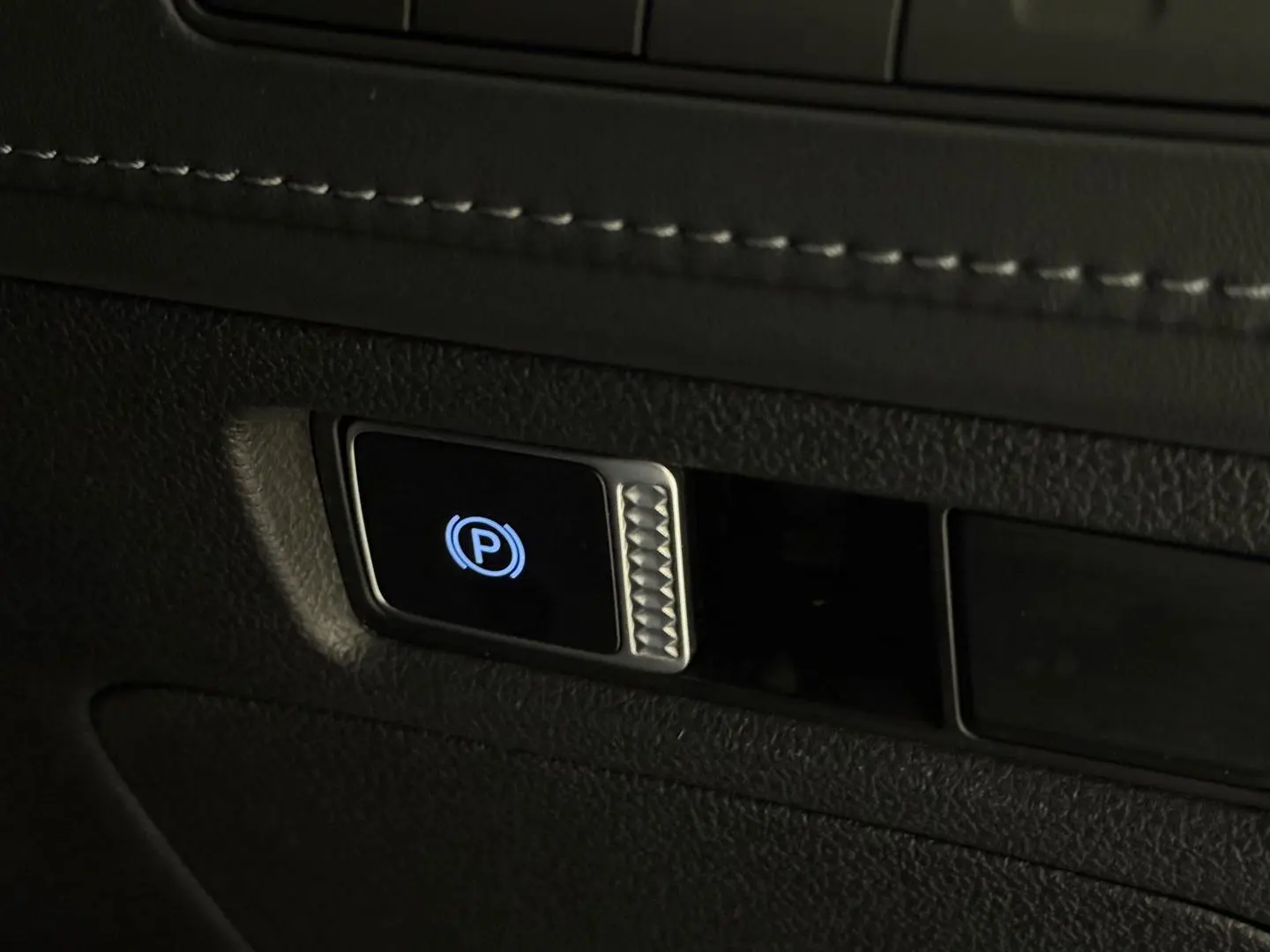 2021 Hyundai Santa Fe Gallery Image 25