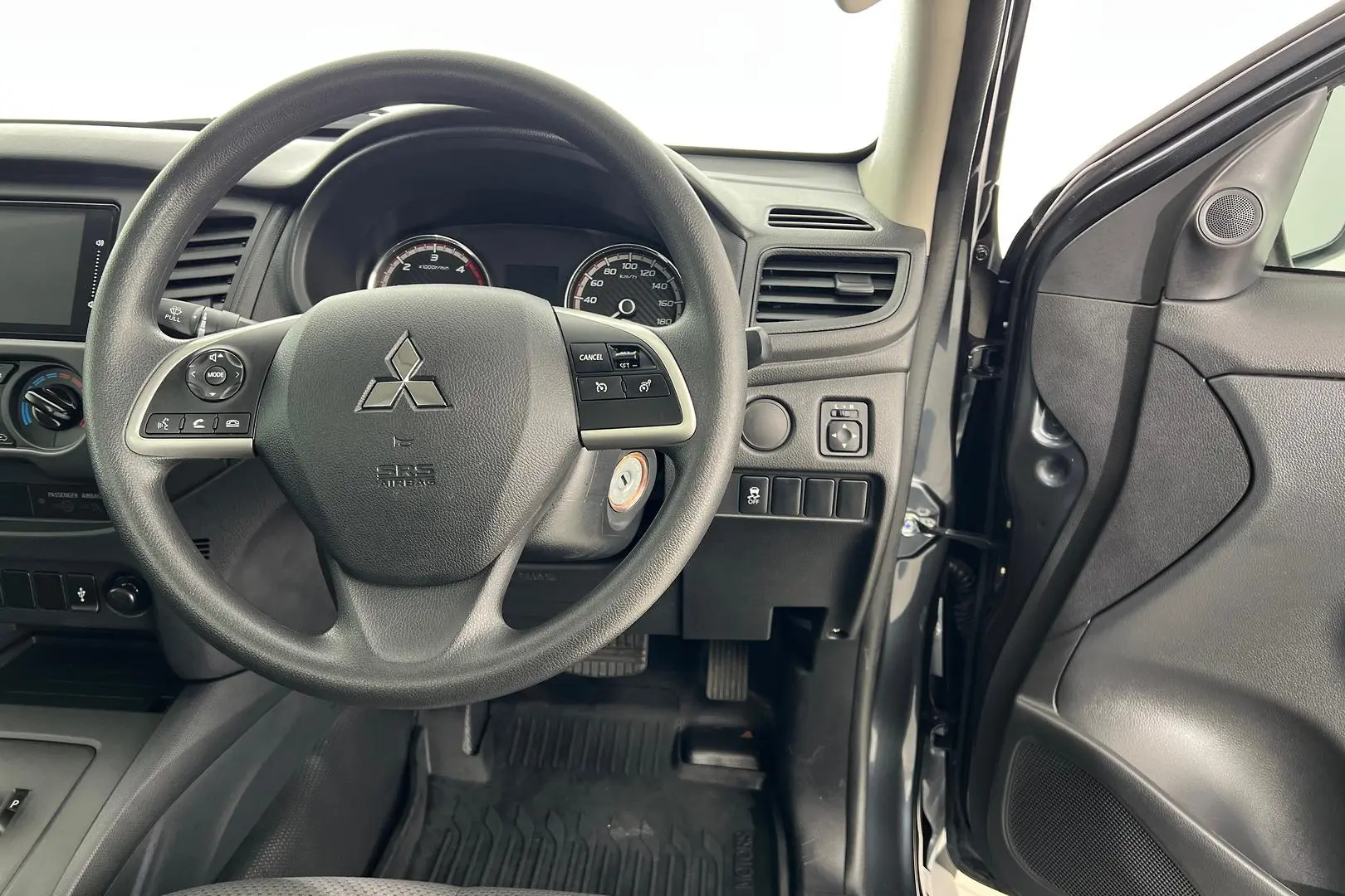 2023 Mitsubishi Triton Gallery Image 16