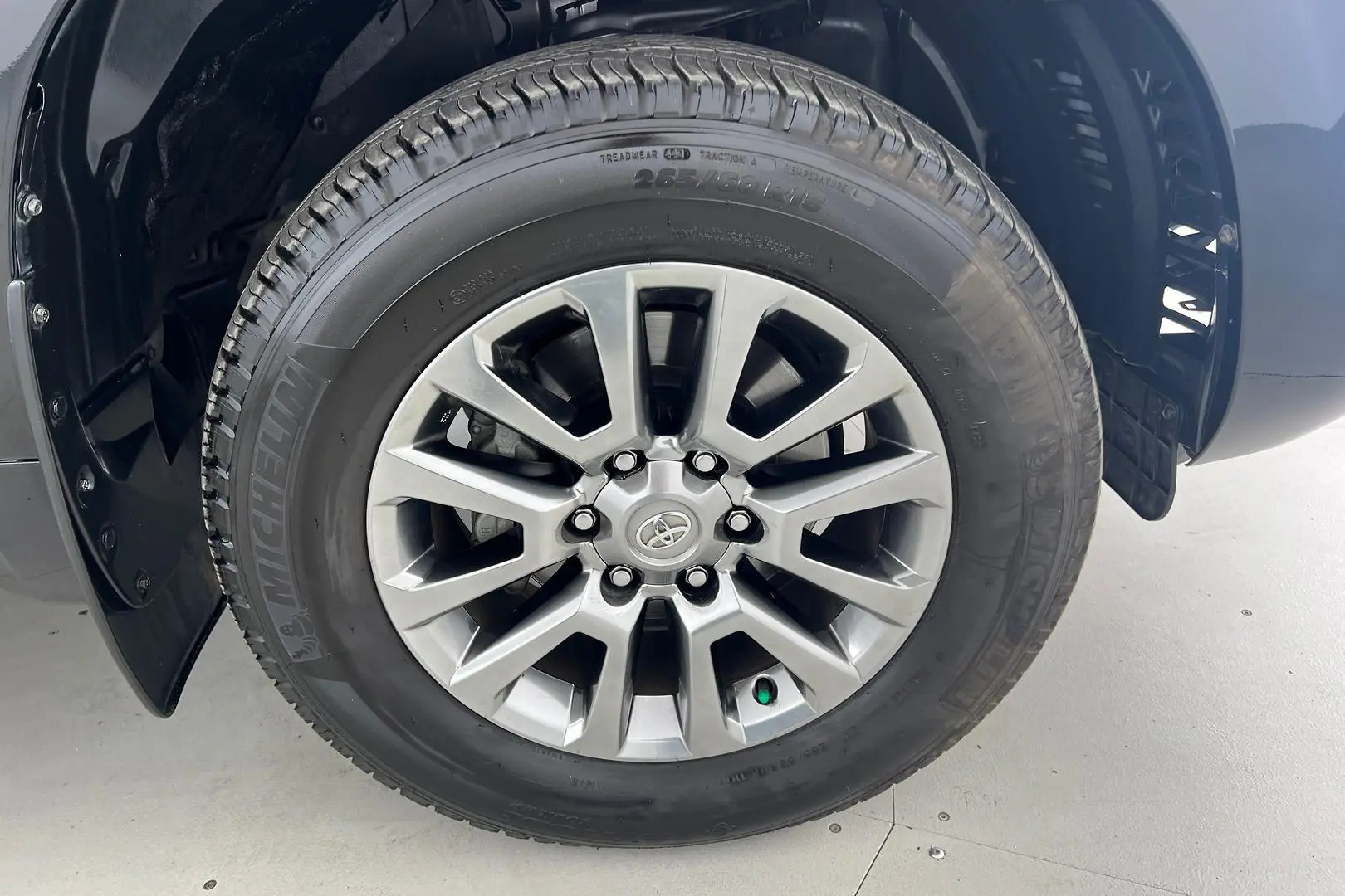 2018 Toyota Landcruiser Prado Gallery Image 21
