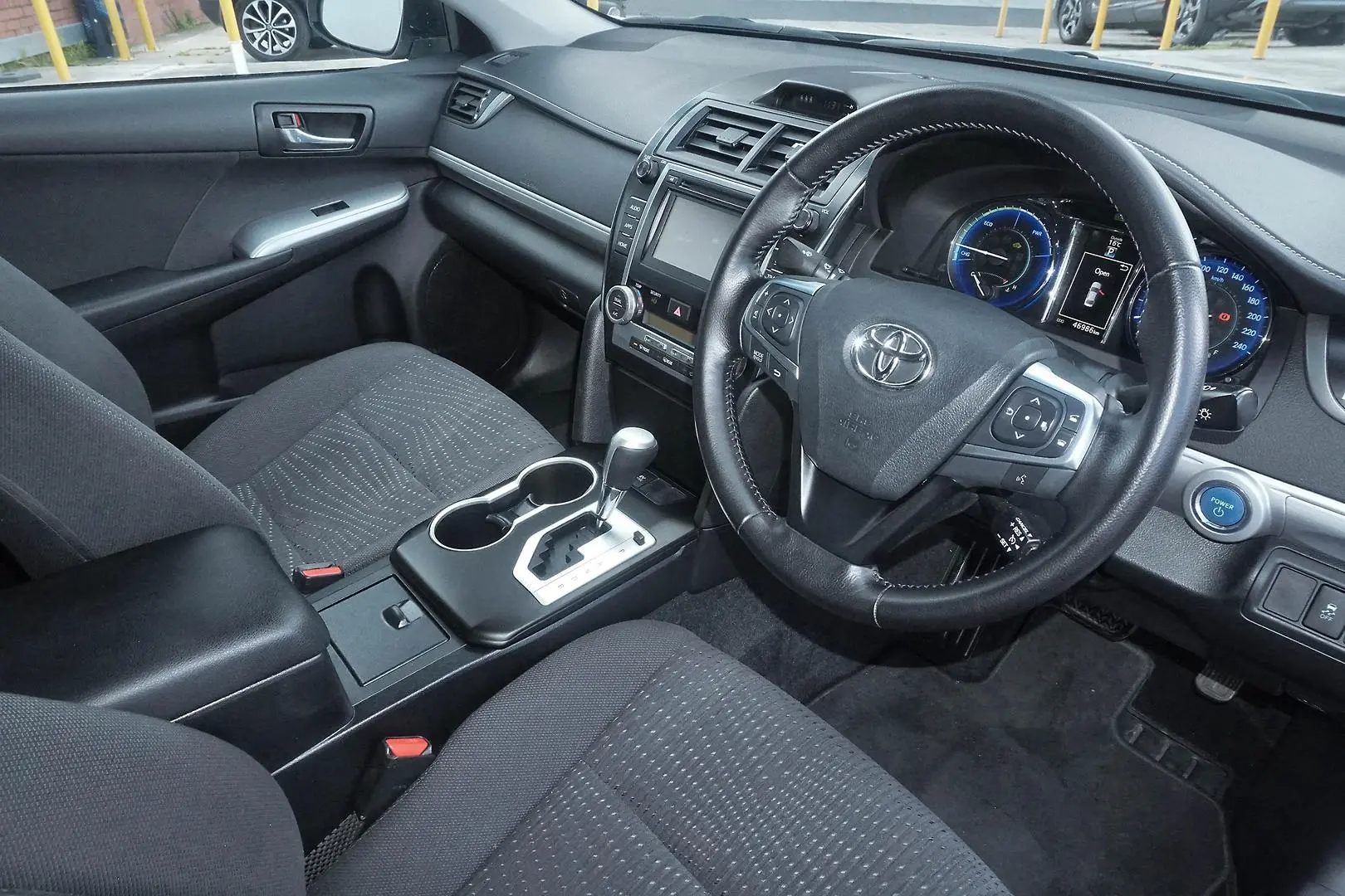 2015 Toyota Camry Gallery Image 6