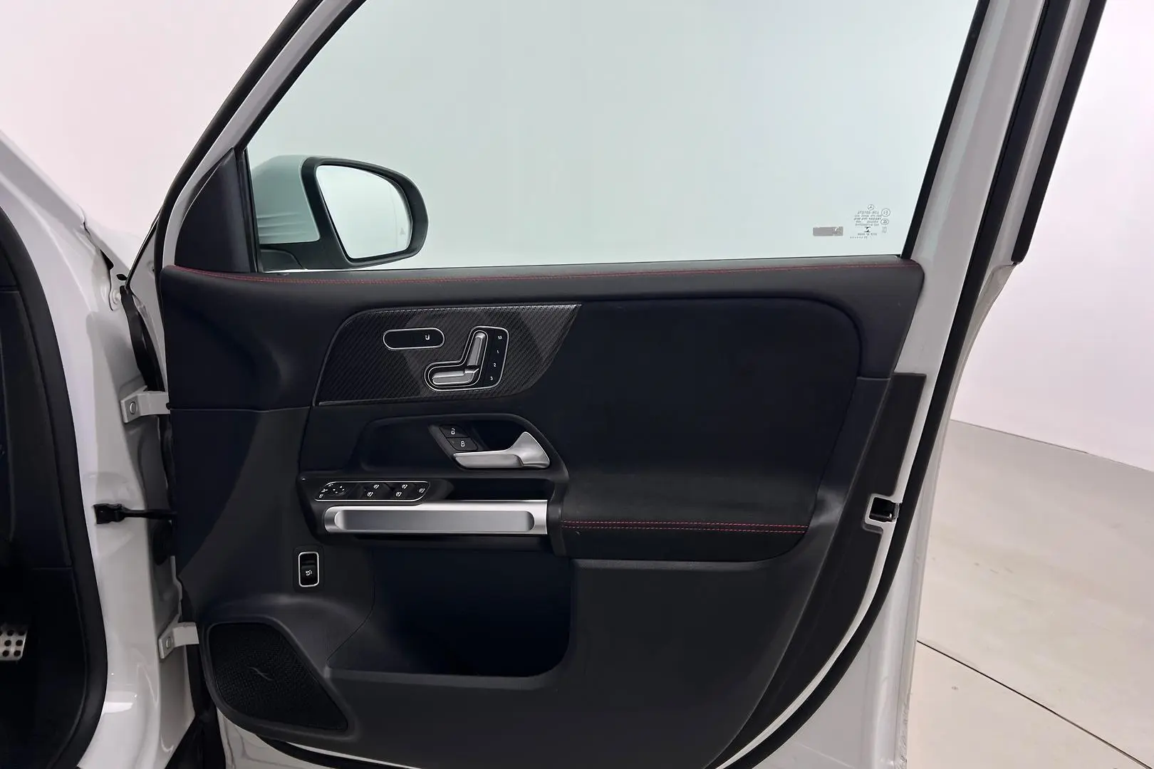 2021 Mercedes-Benz GLB-Class Gallery Image 13