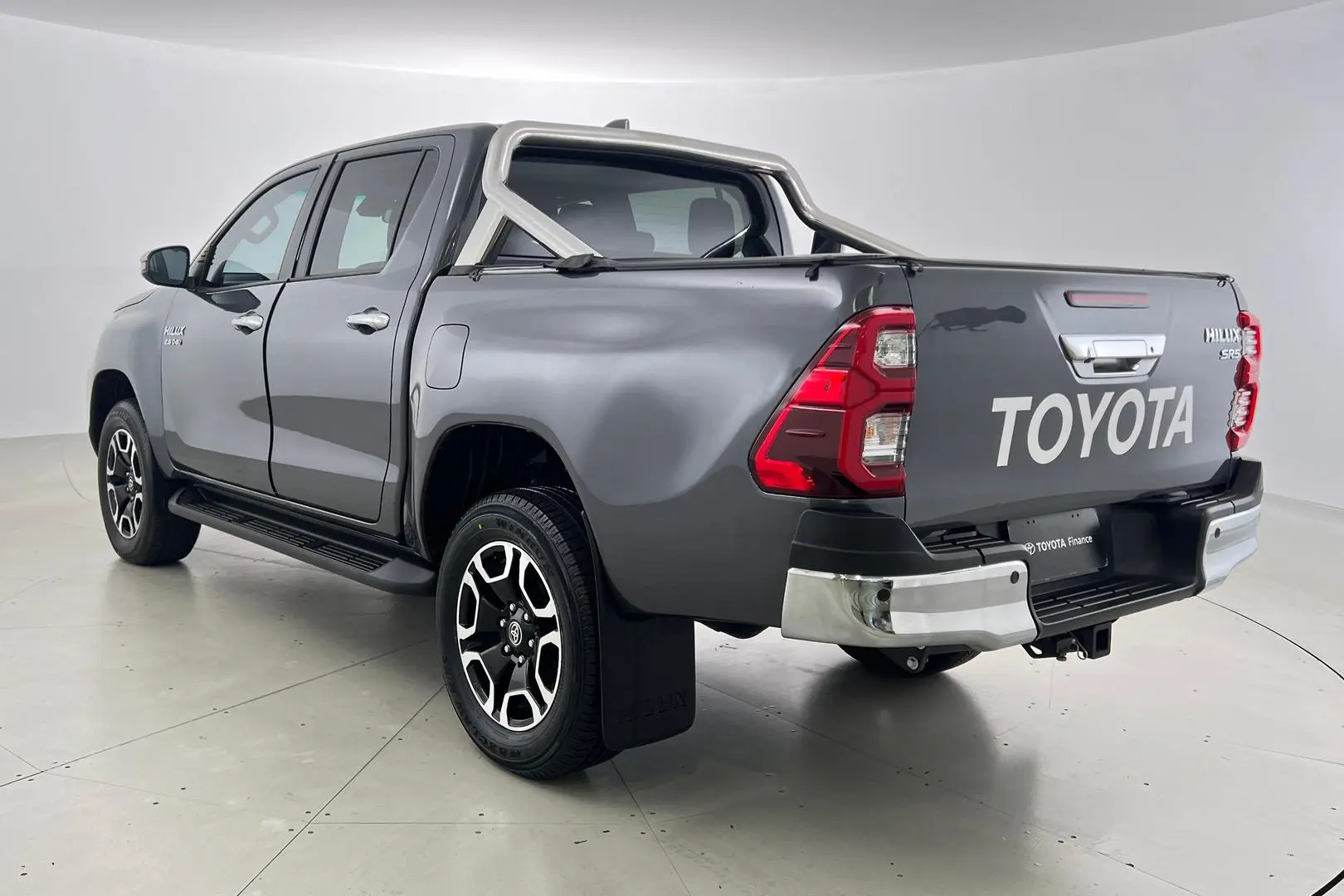 2023 Toyota Hilux Gallery Image 7