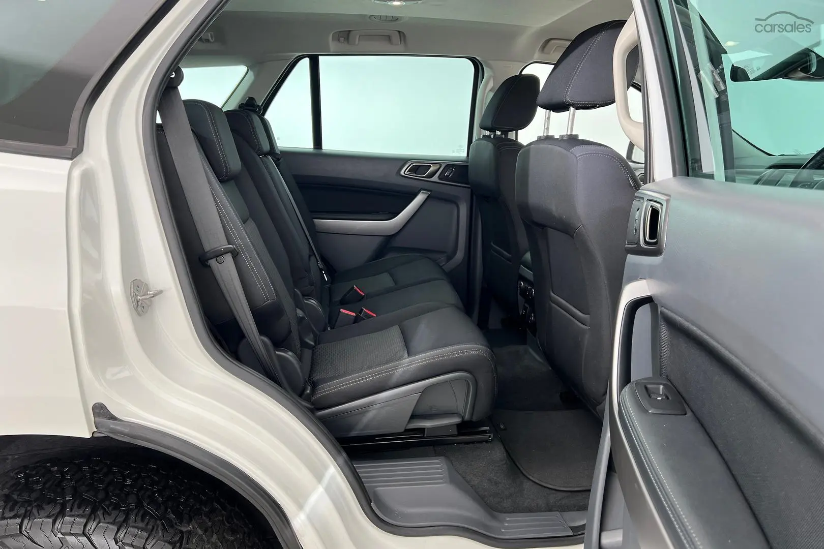 2016 Ford Everest Image 15