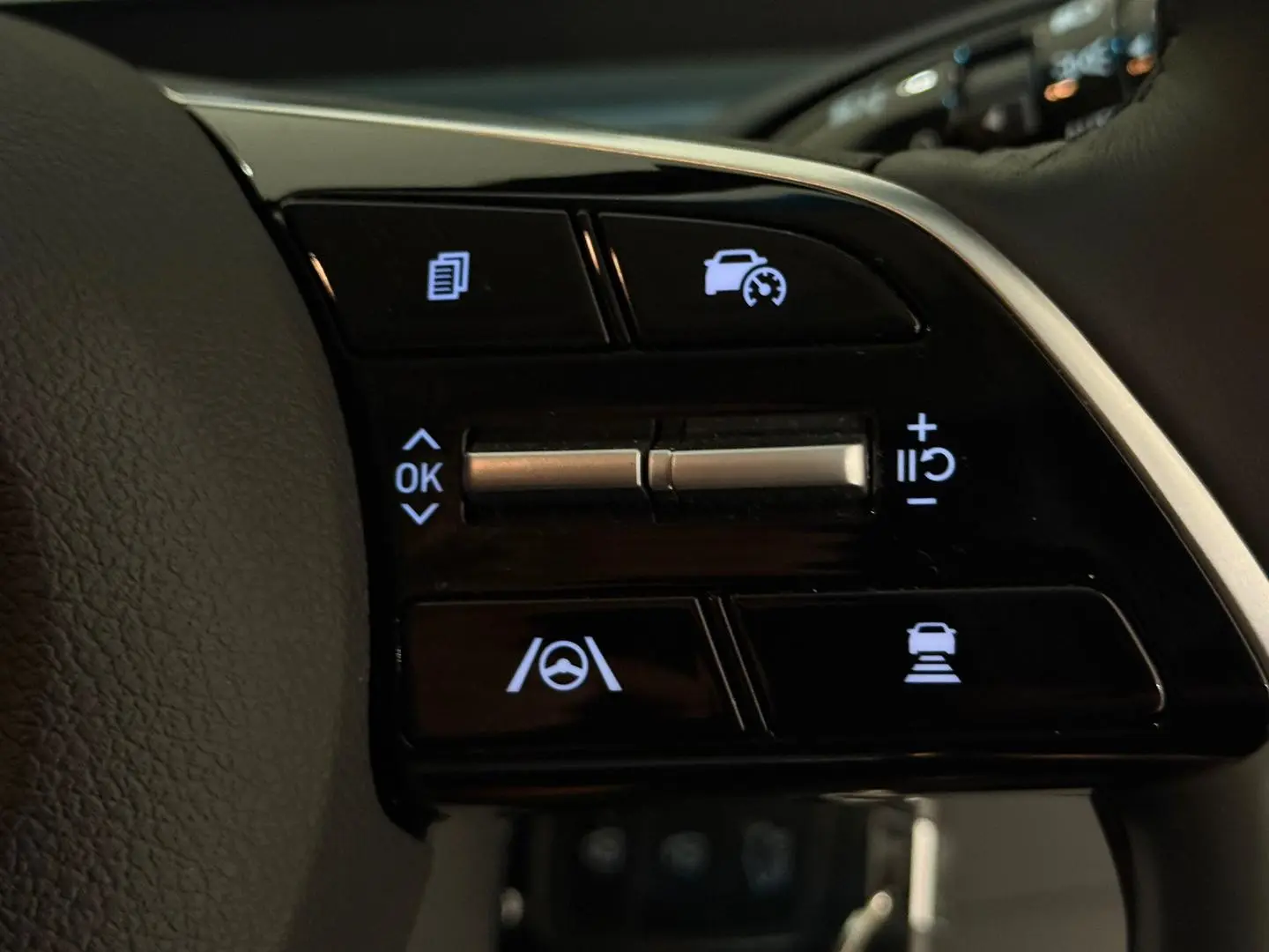 2022 Hyundai STARIA LOAD Gallery Image 25