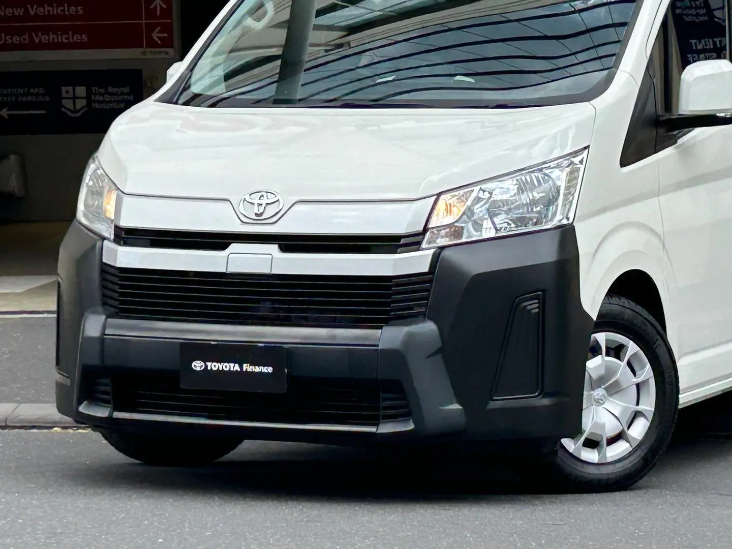 2022 Toyota Hiace Gallery Image 8