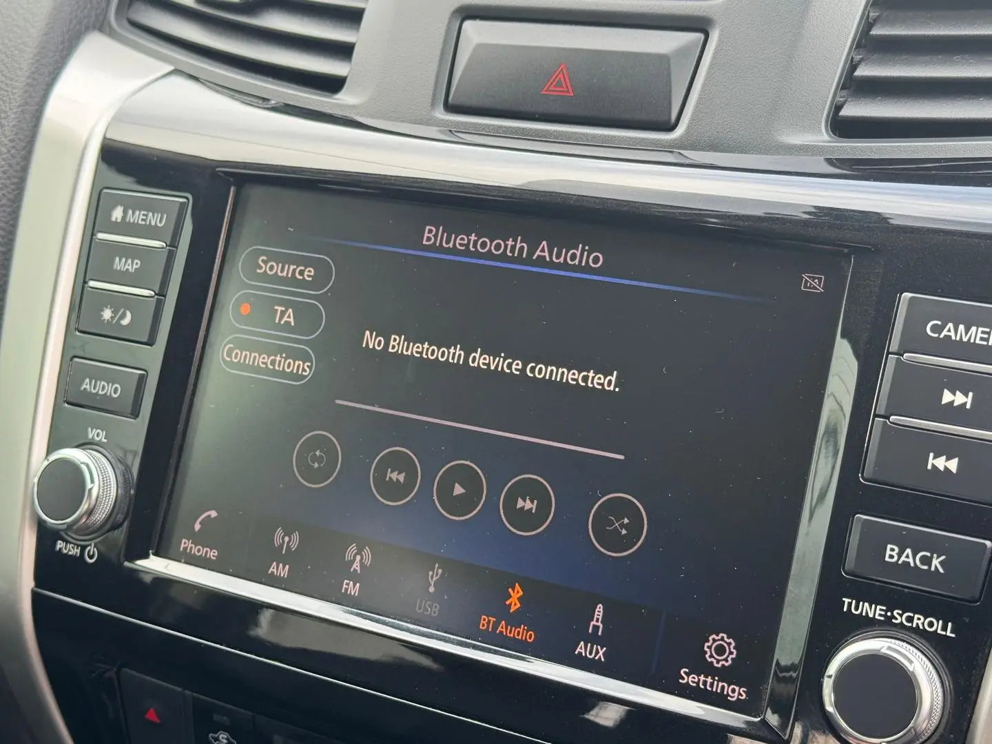 2020 Nissan Navara Gallery Image 19