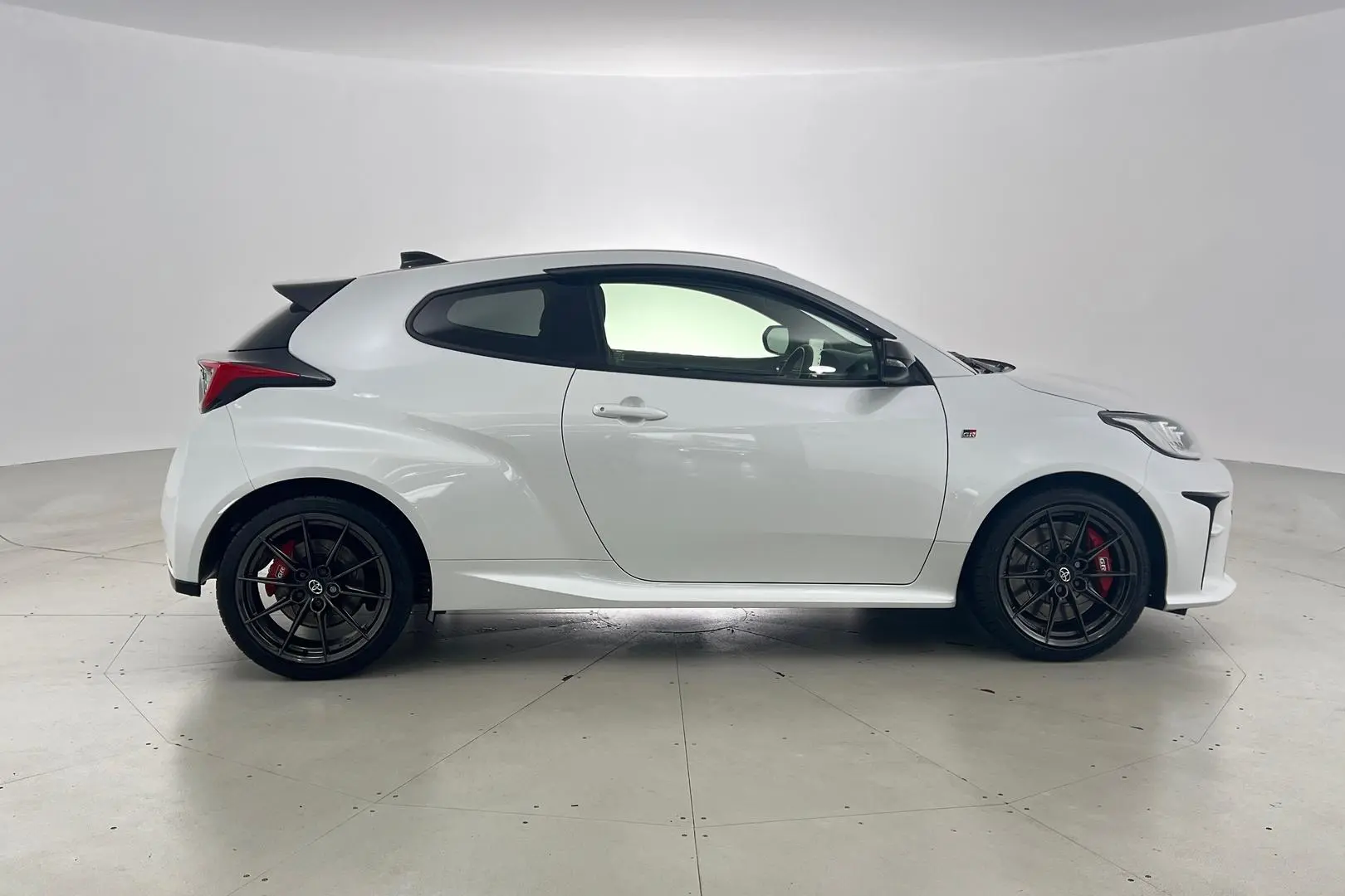 2021 Toyota Yaris Gallery Image 3