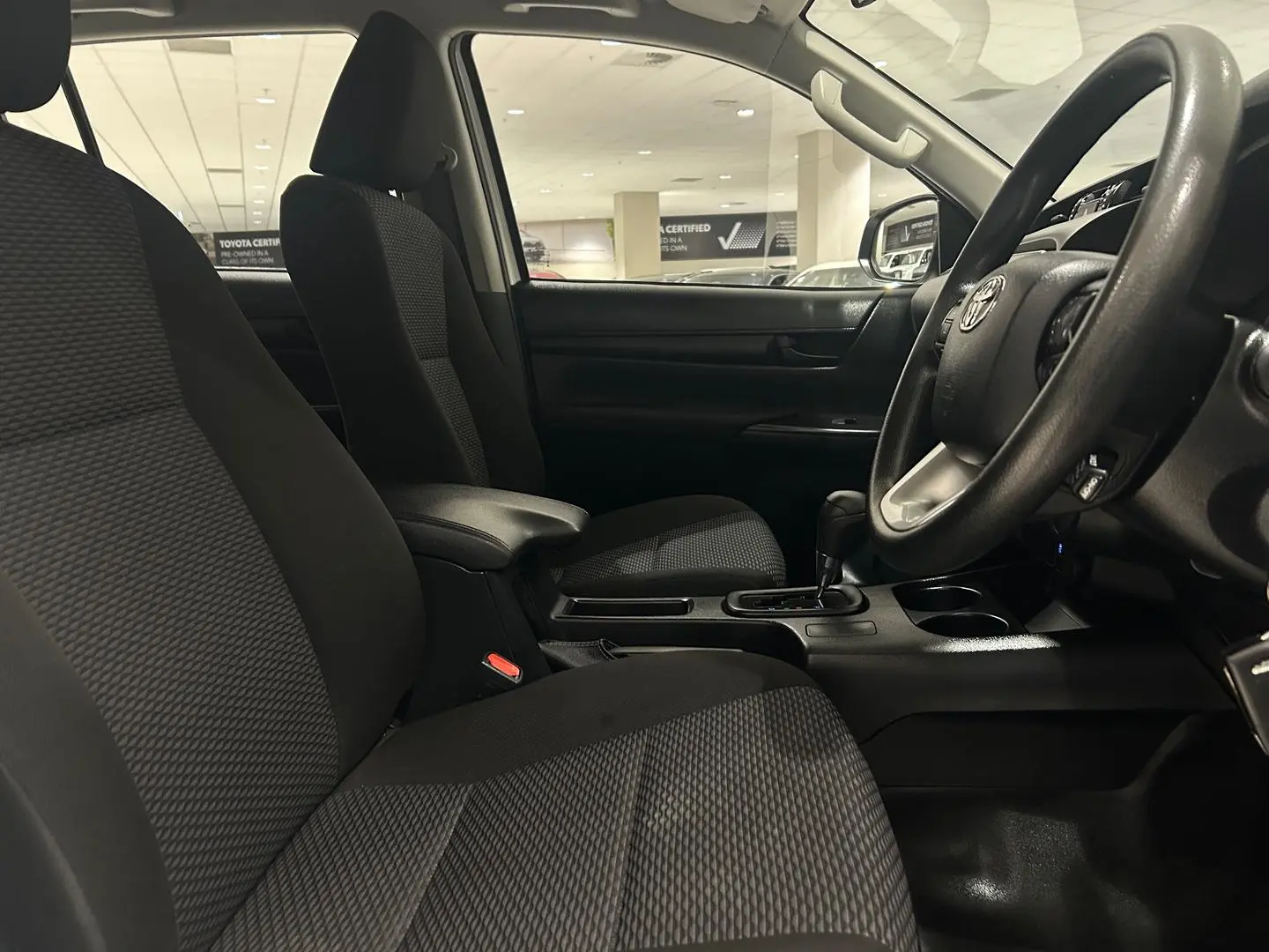 2021 Toyota Hilux Gallery Image 11