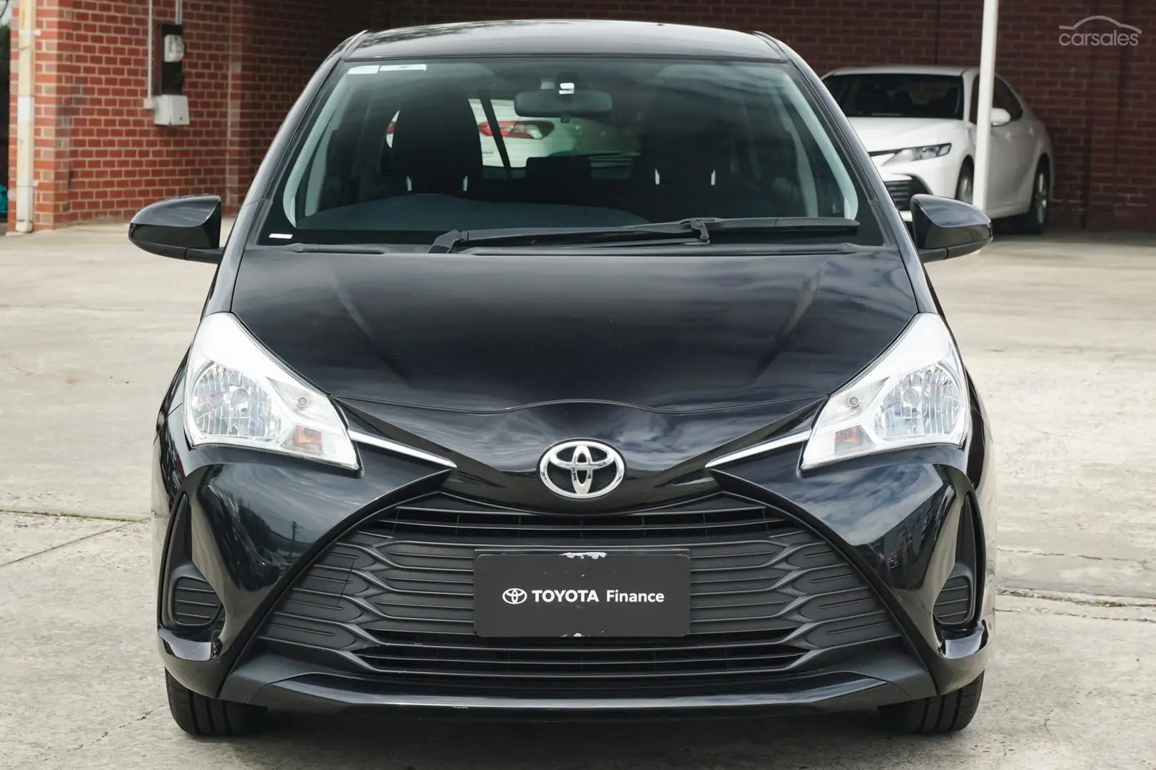 2017 Toyota Yaris Image 3