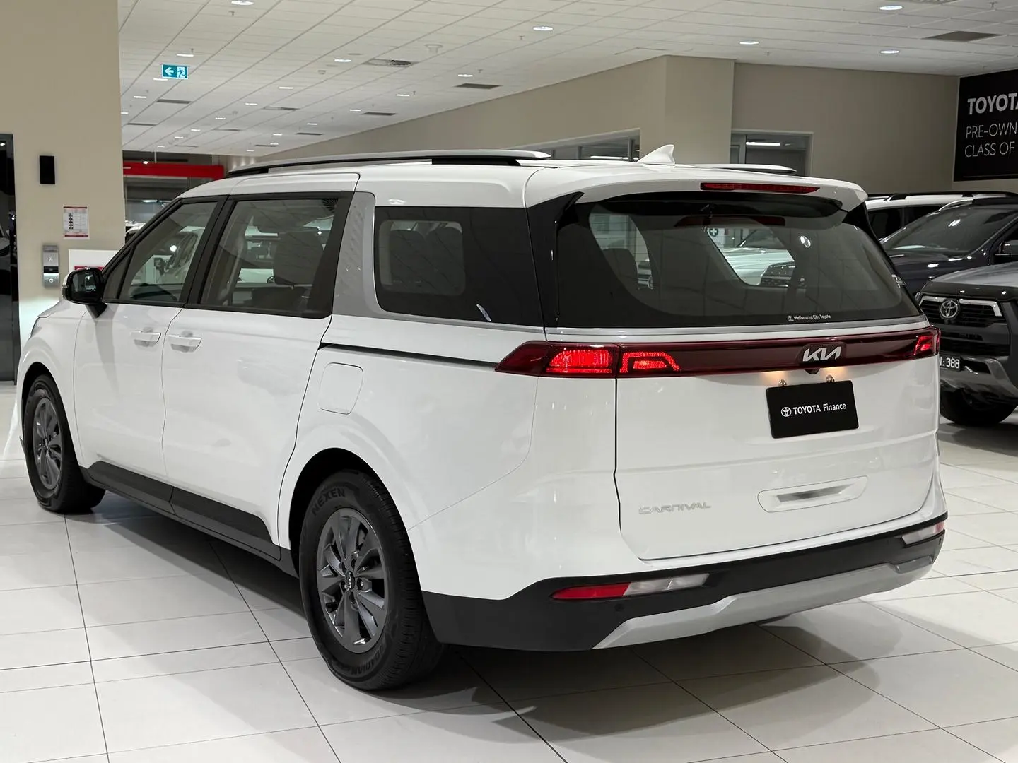 2022 Kia Carnival Gallery Image 8