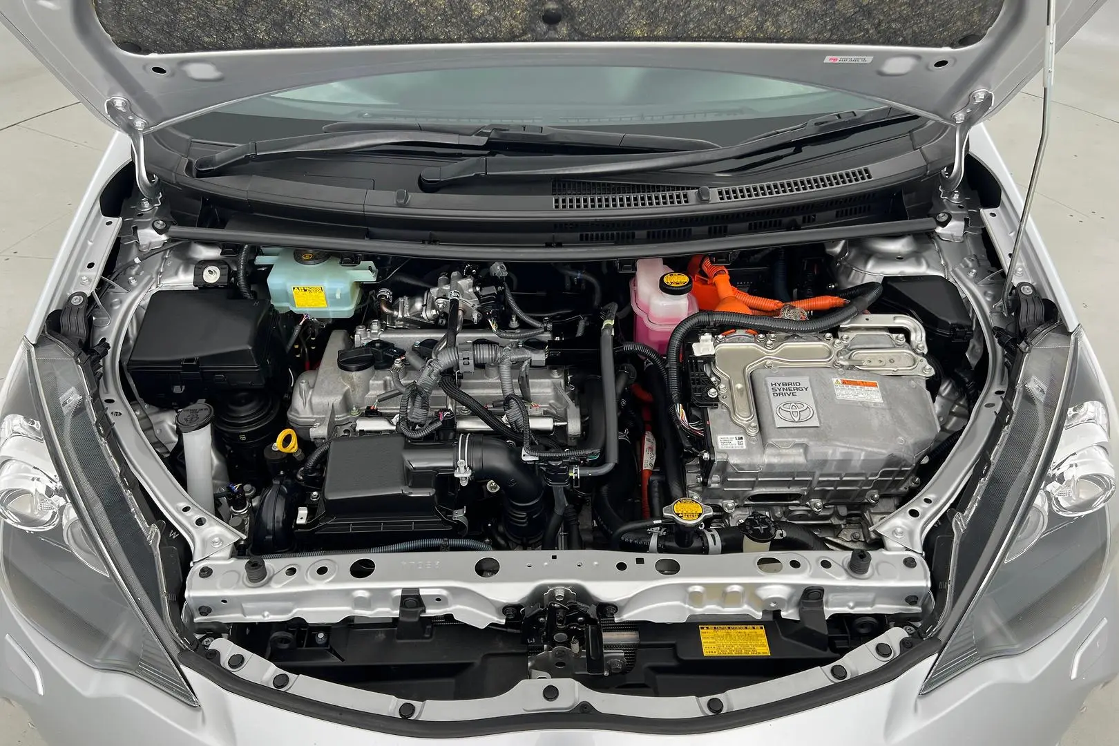 2013 Toyota Prius C Gallery Image 24