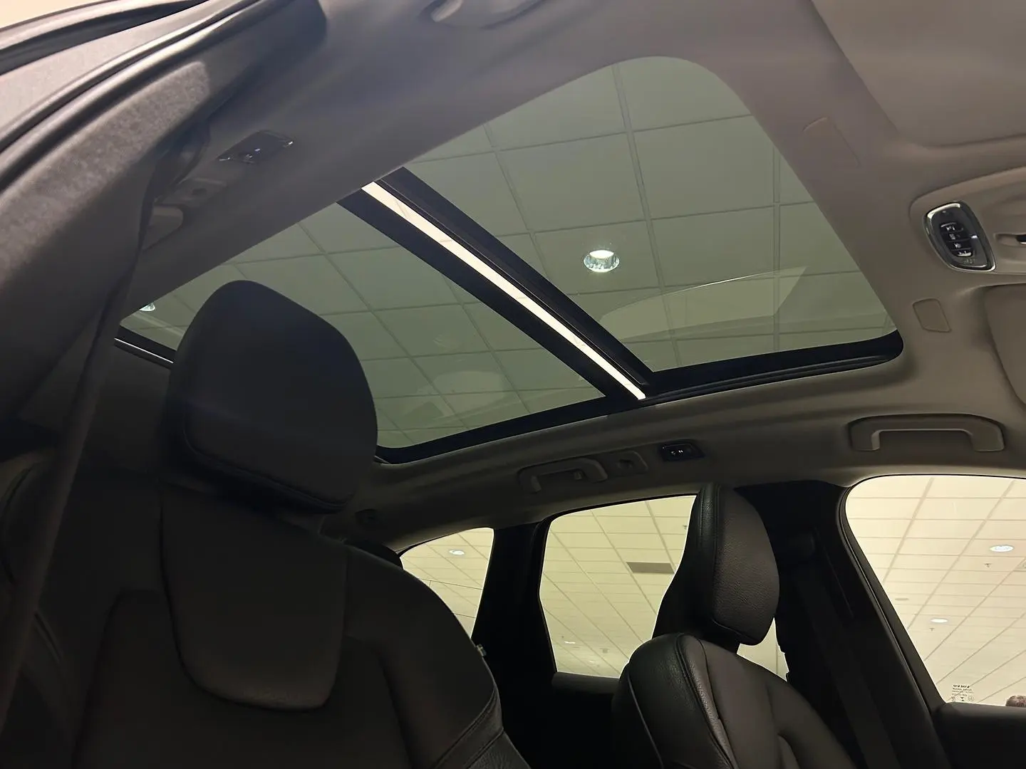 2020 Volvo XC60 Gallery Image 27