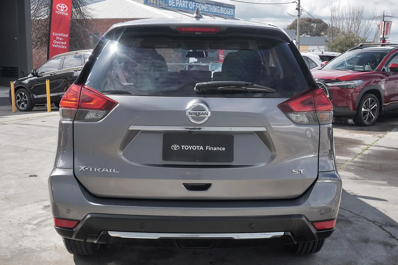 2017 Nissan X-TRAIL Gallery Image 4