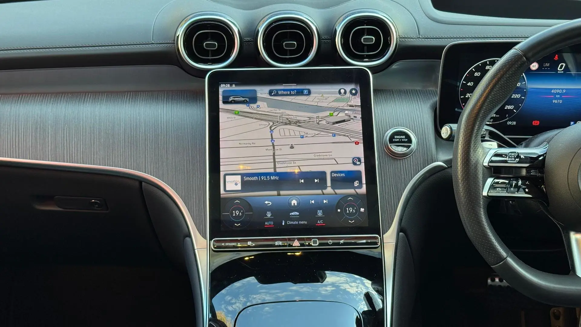 2023 Mercedes-Benz GLC-Class Gallery Image 27