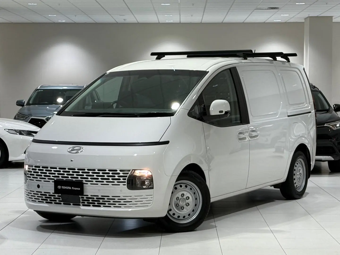 2022 Hyundai STARIA LOAD Gallery Image 5