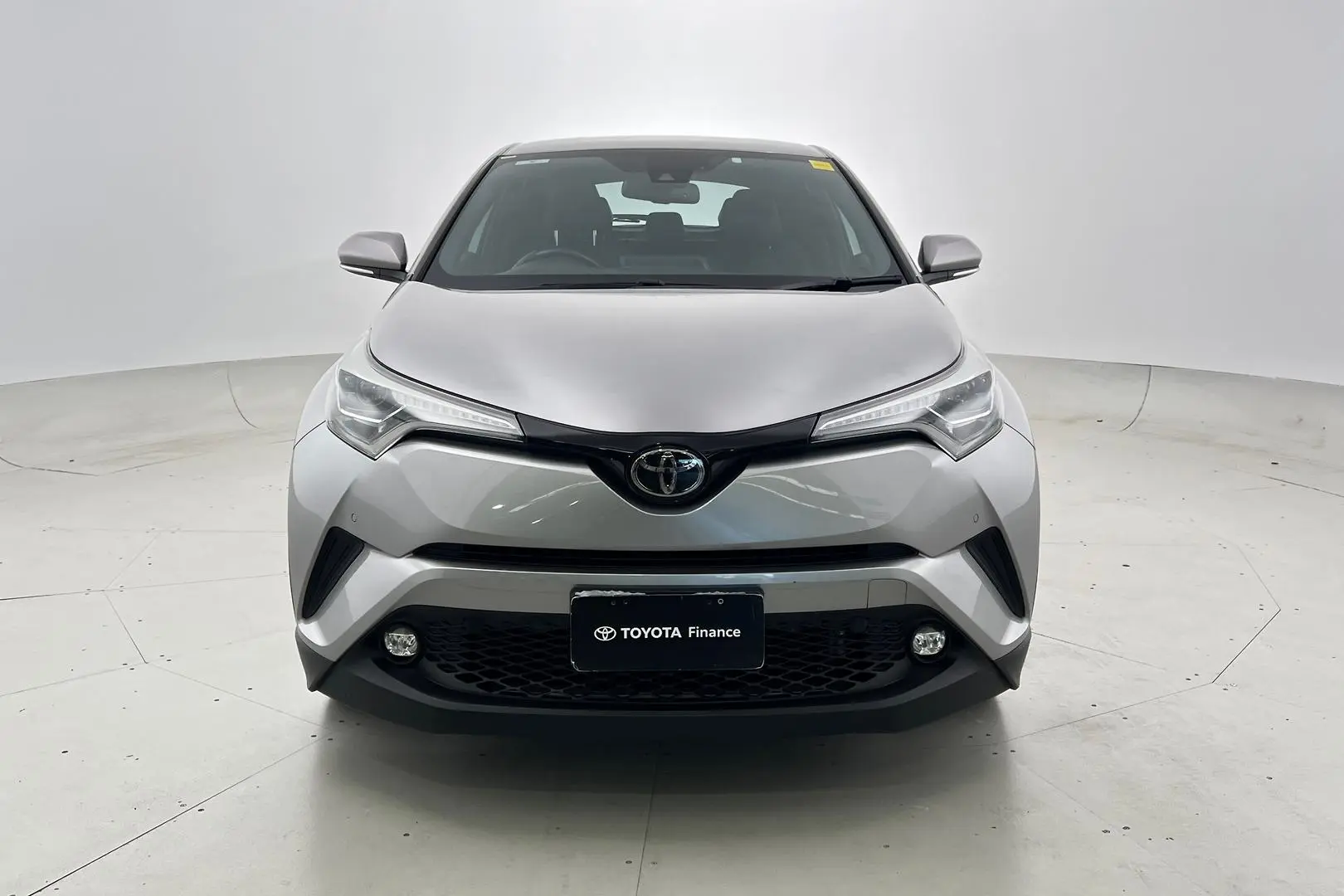 2018 Toyota C-HR Gallery Image 10