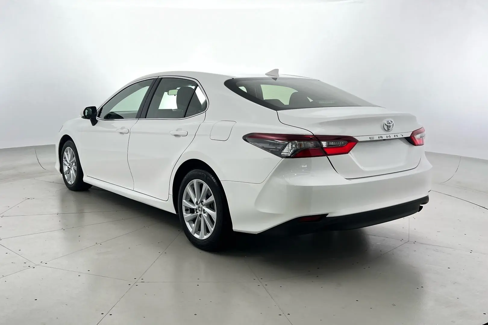 2024 Toyota Camry Gallery Image 8
