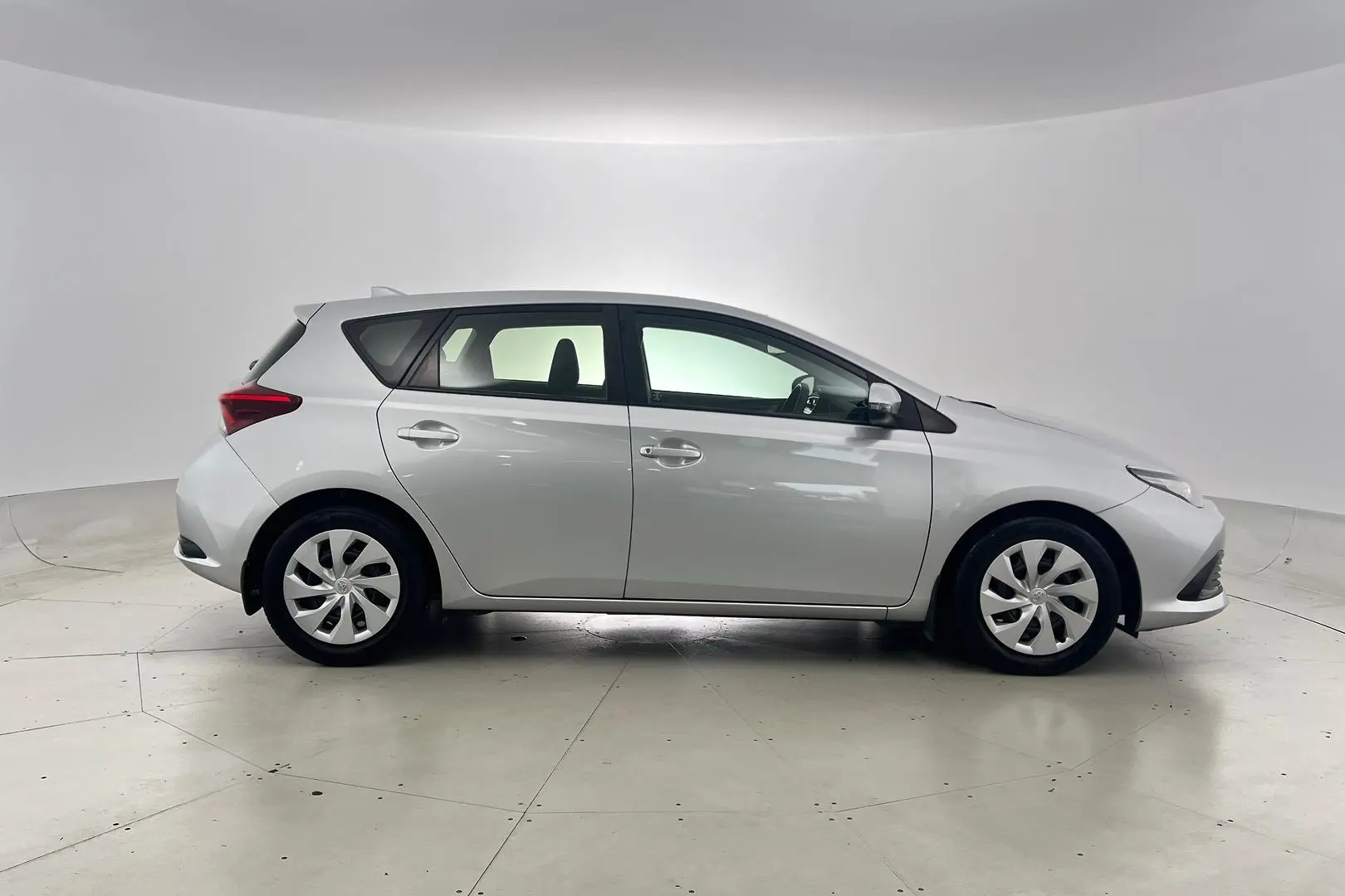 2018 Toyota Corolla Gallery Image 9