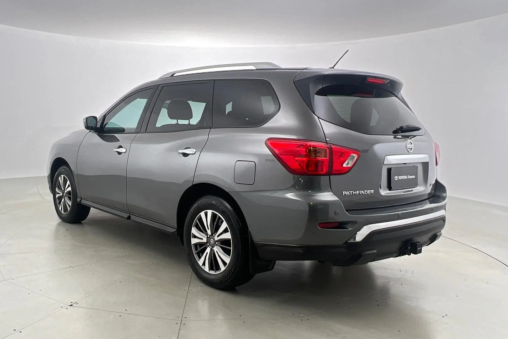 2017 Nissan Pathfinder Gallery Image 7