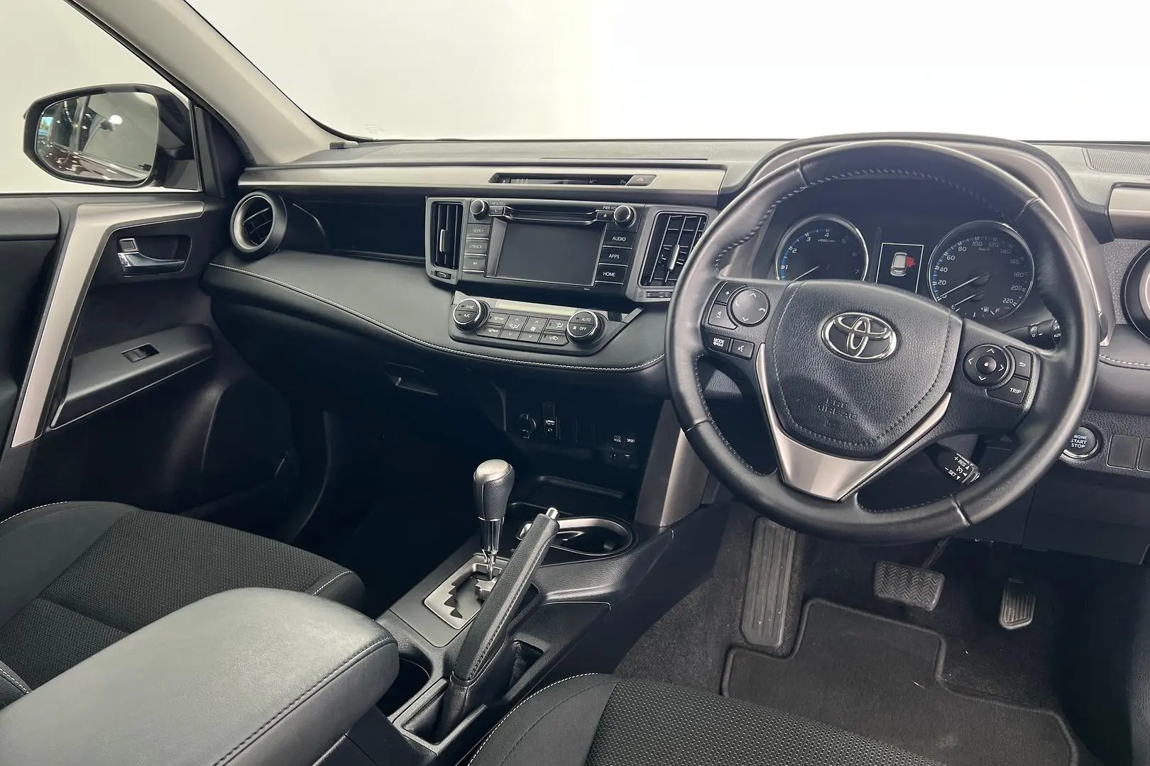 2016 Toyota RAV4 Gallery Image 12