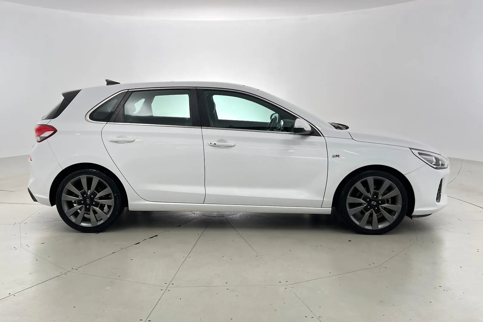 2018 Hyundai i30 Gallery Image 3