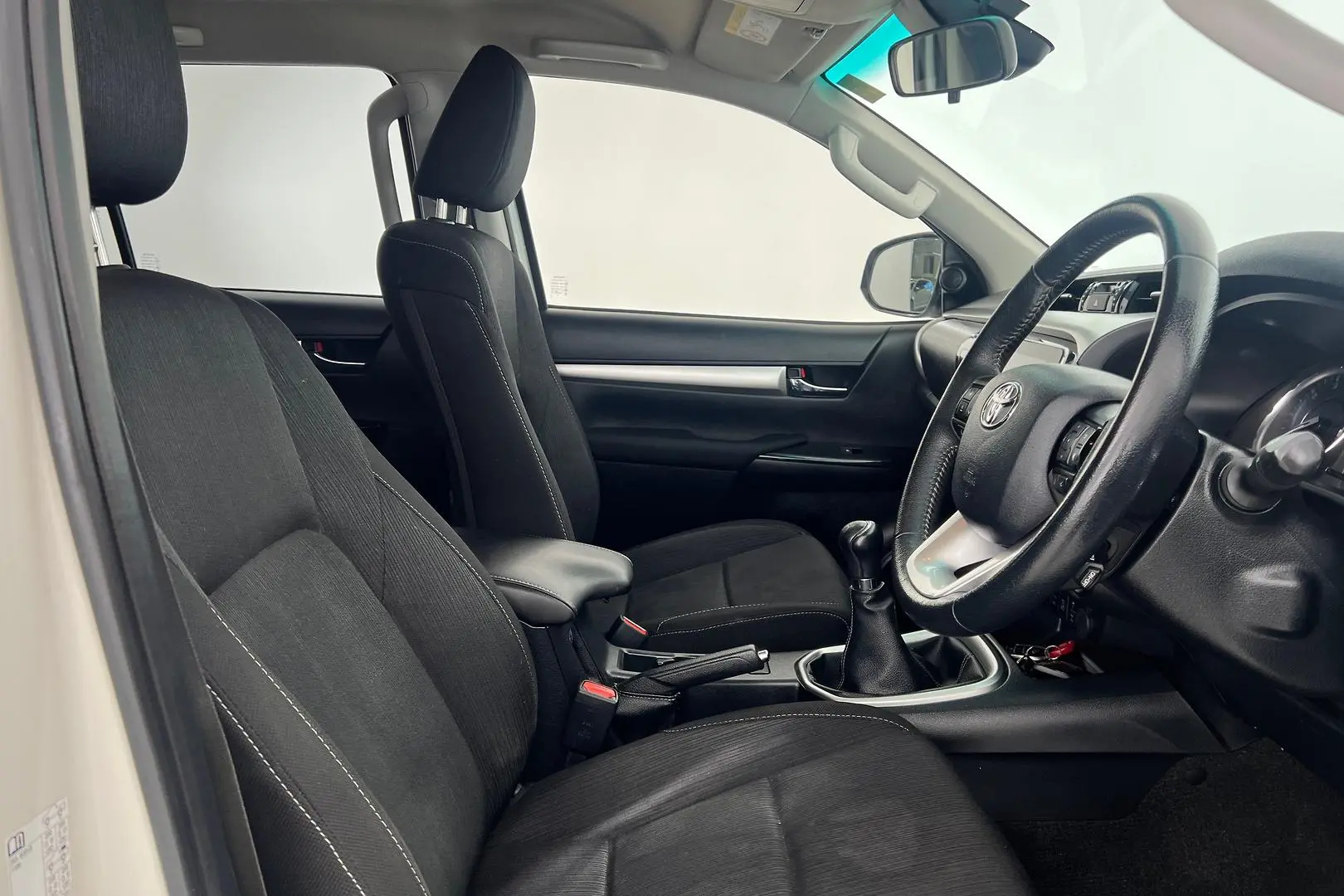 2020 Toyota Hilux Gallery Image 11