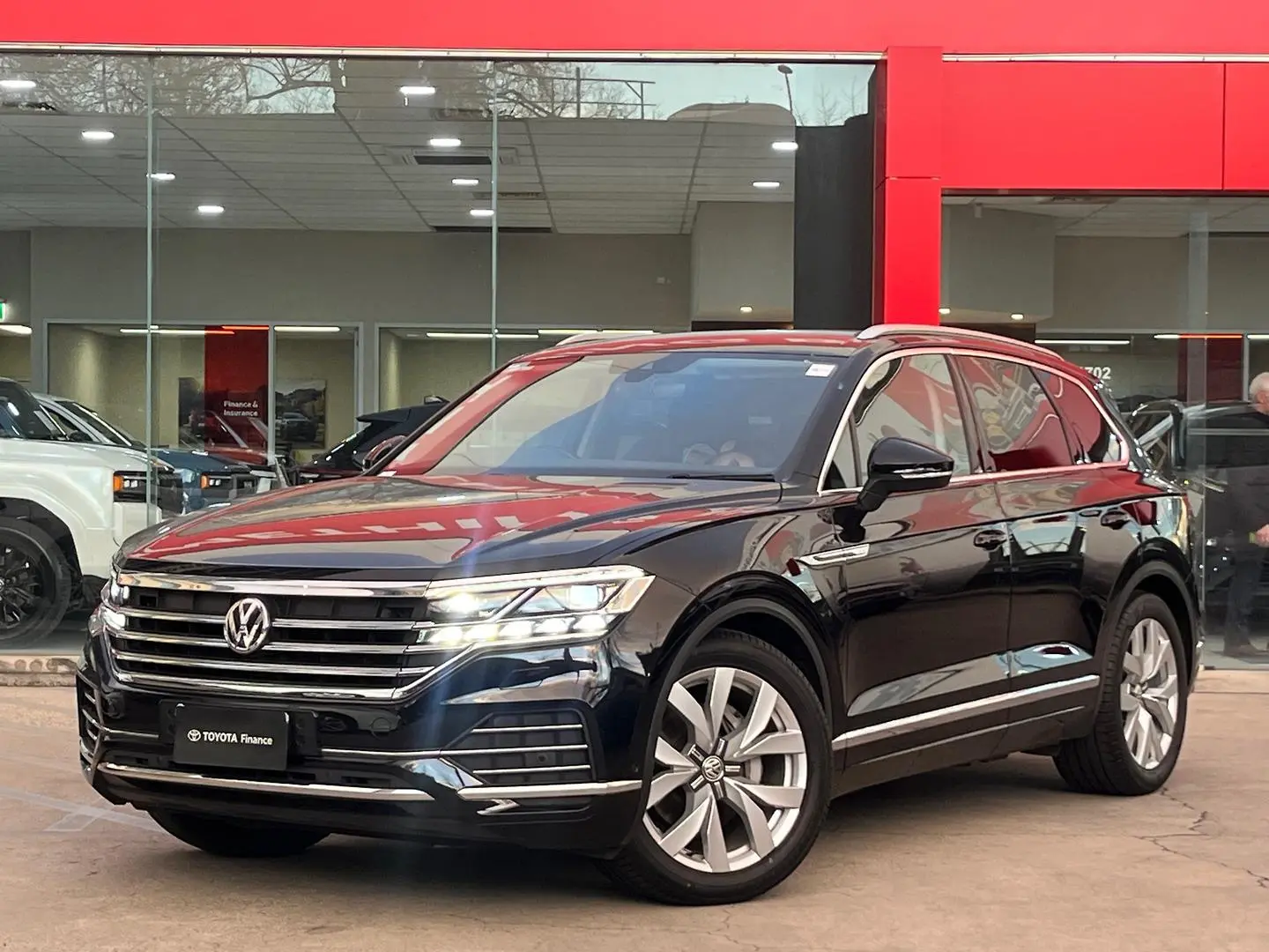 2020 Volkswagen Touareg Gallery Image 9