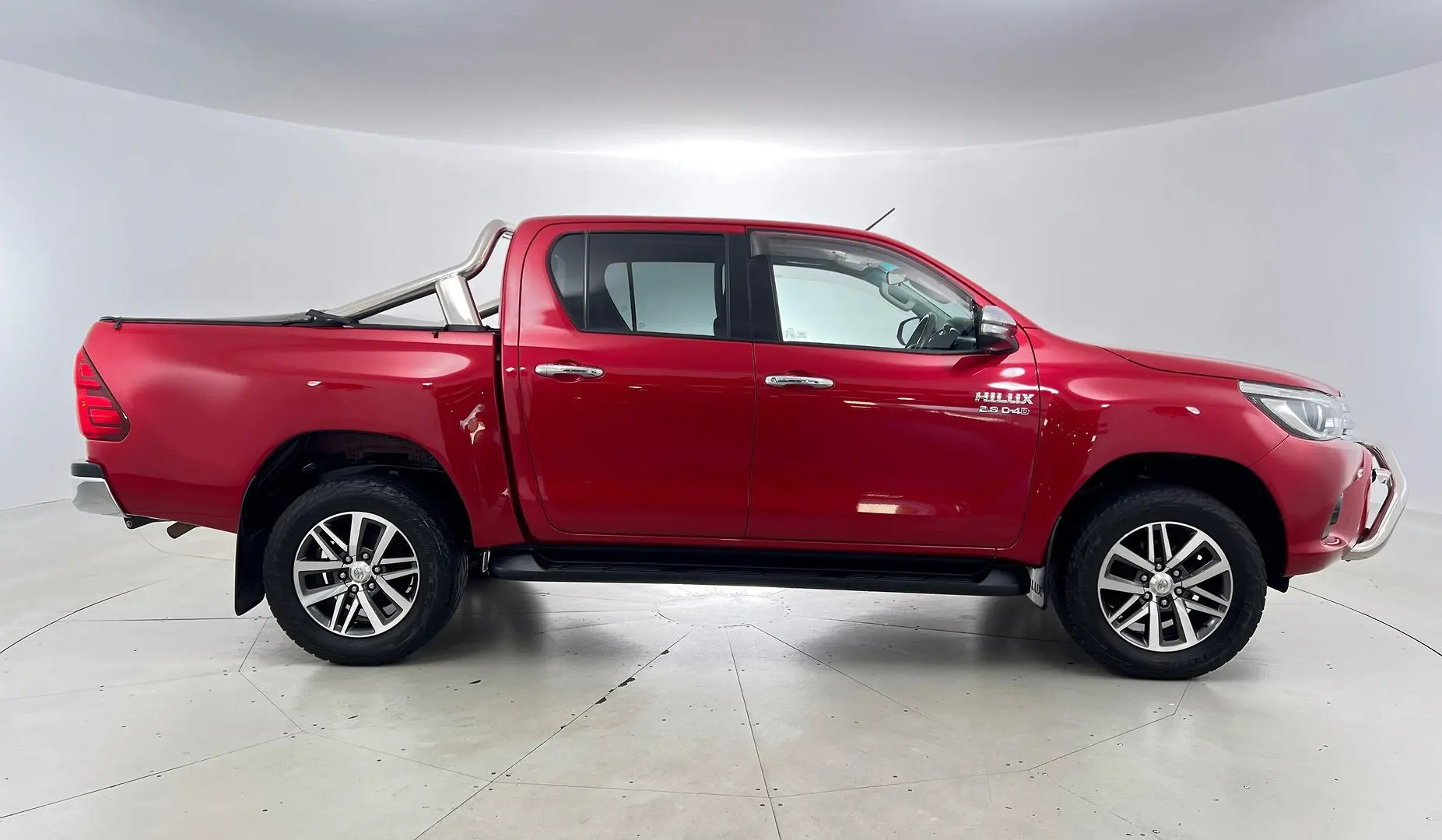 2016 Toyota Hilux Gallery Image 4