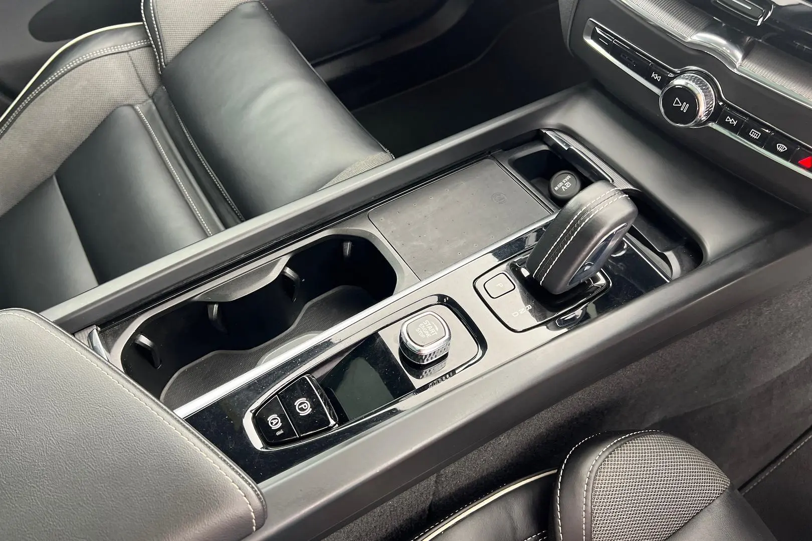 2021 Volvo XC60 Gallery Image 17