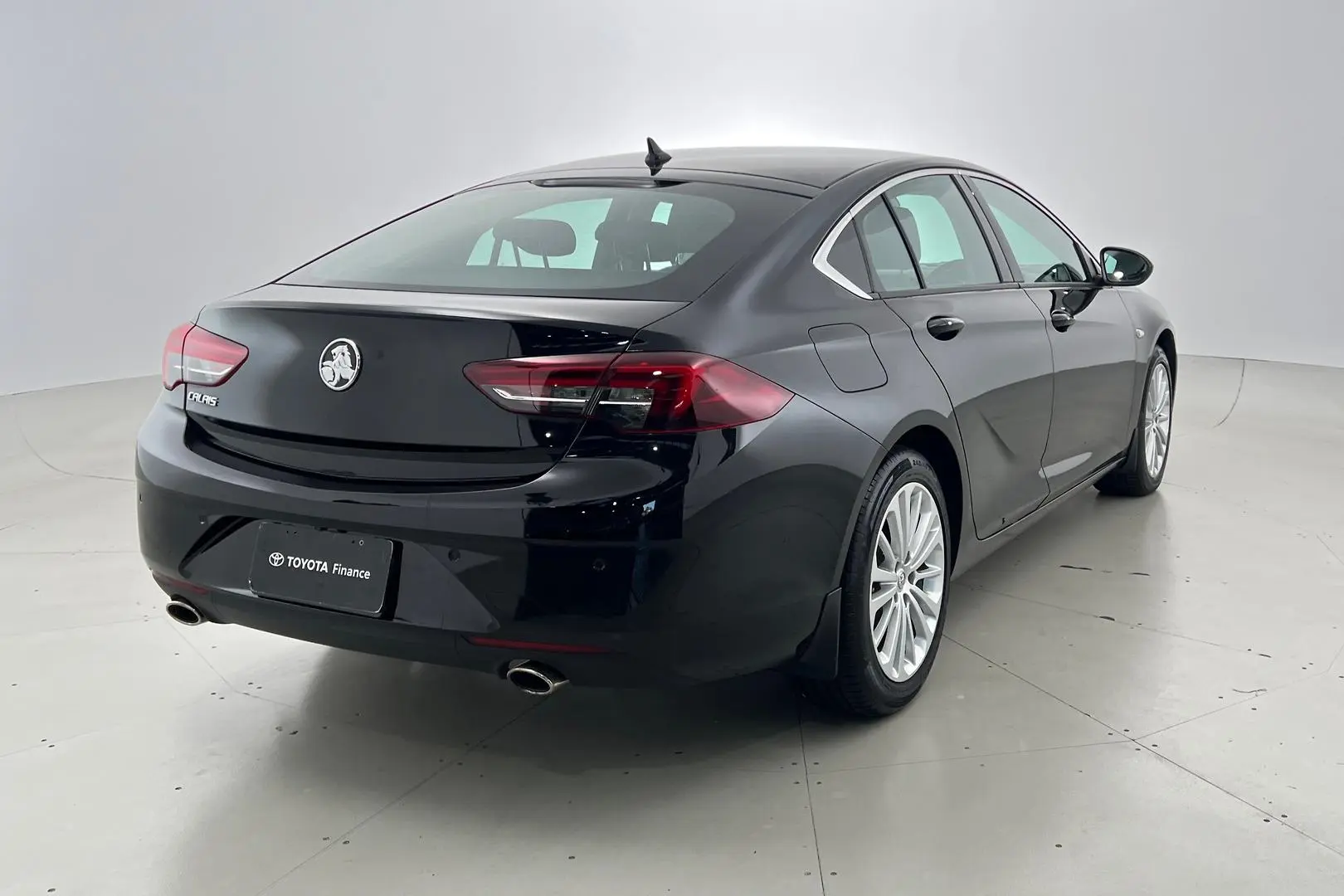 2019 Holden Calais Gallery Image 4