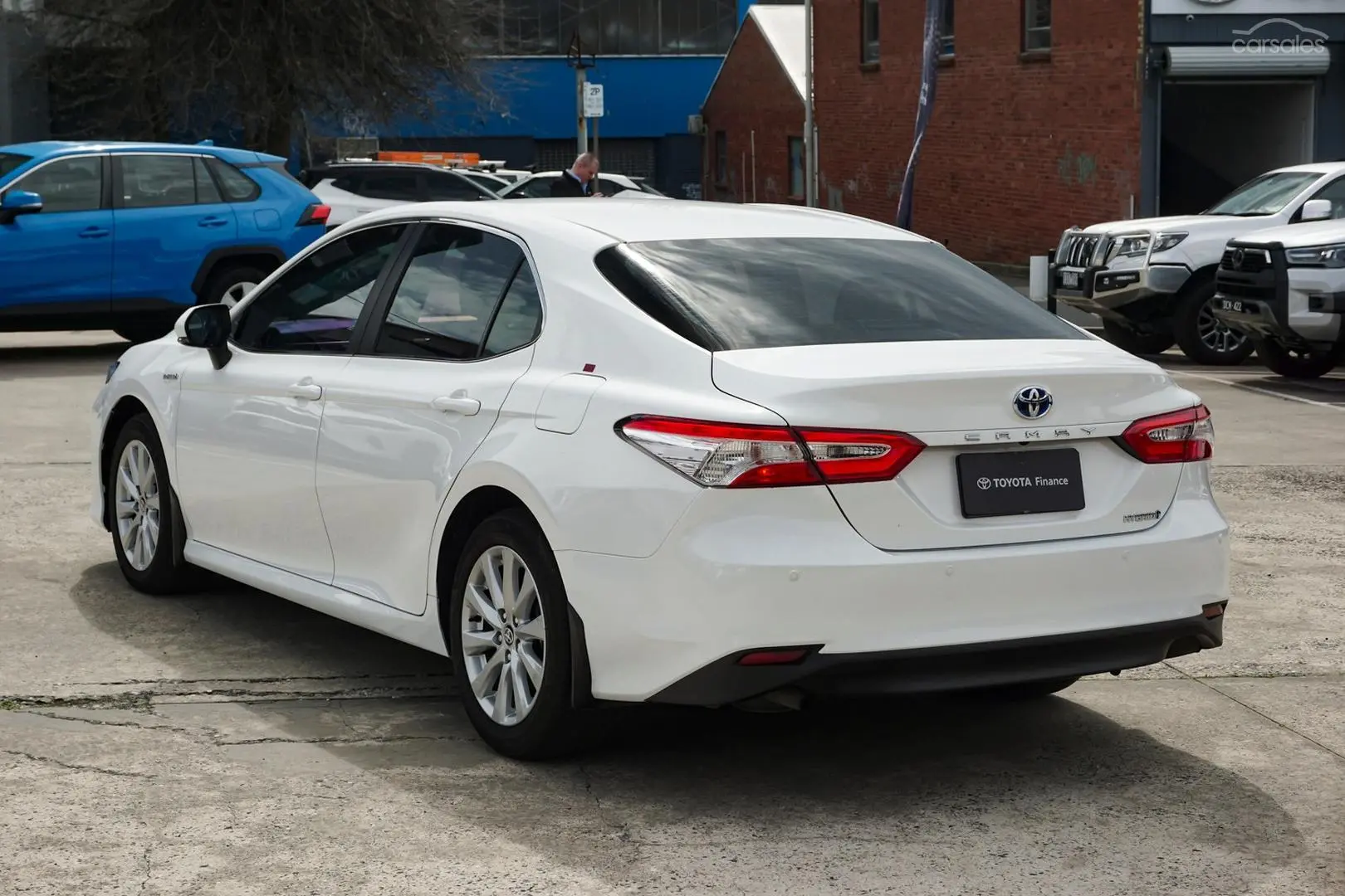 2019 Toyota Camry Image 2