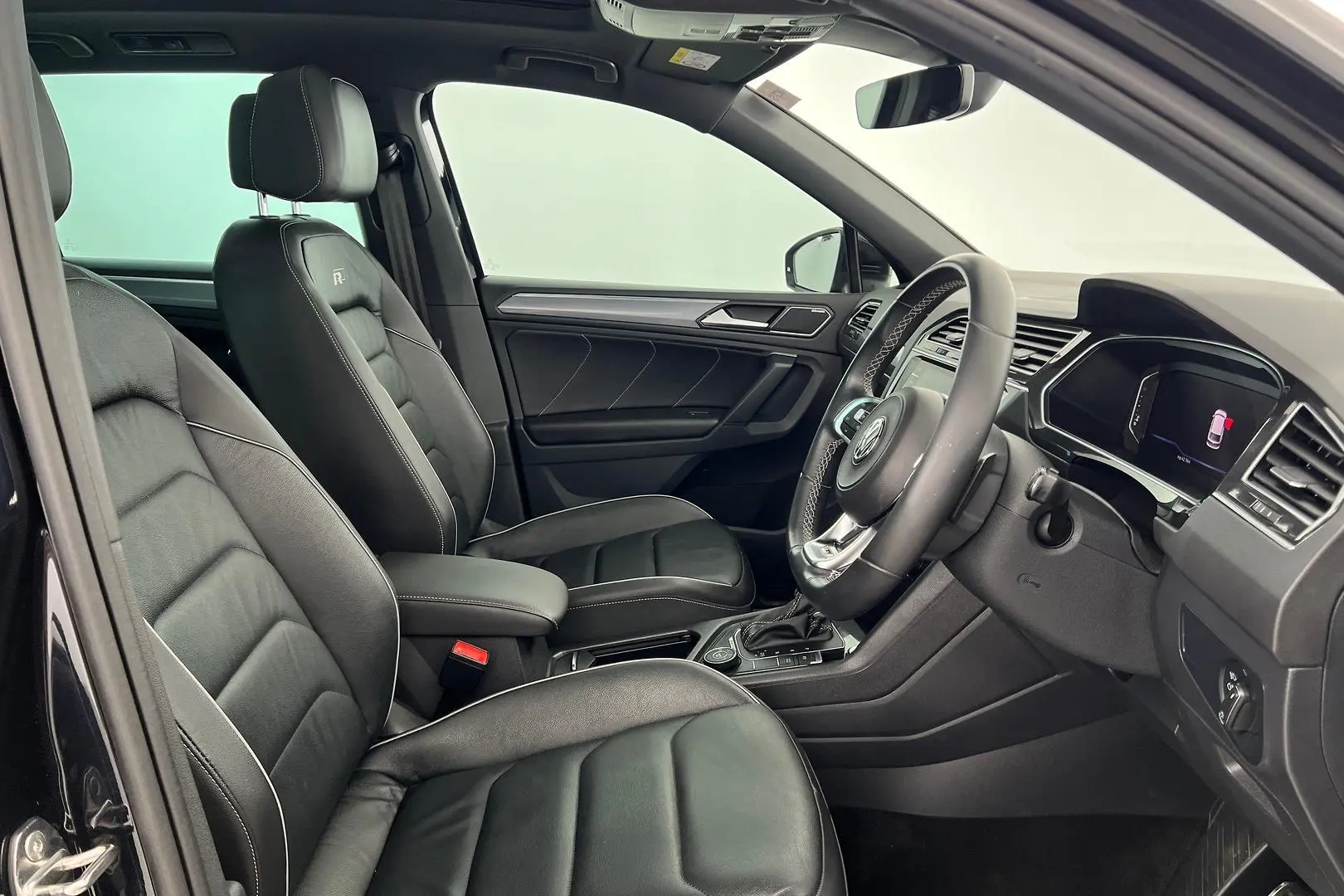 2020 Volkswagen Tiguan Gallery Image 14
