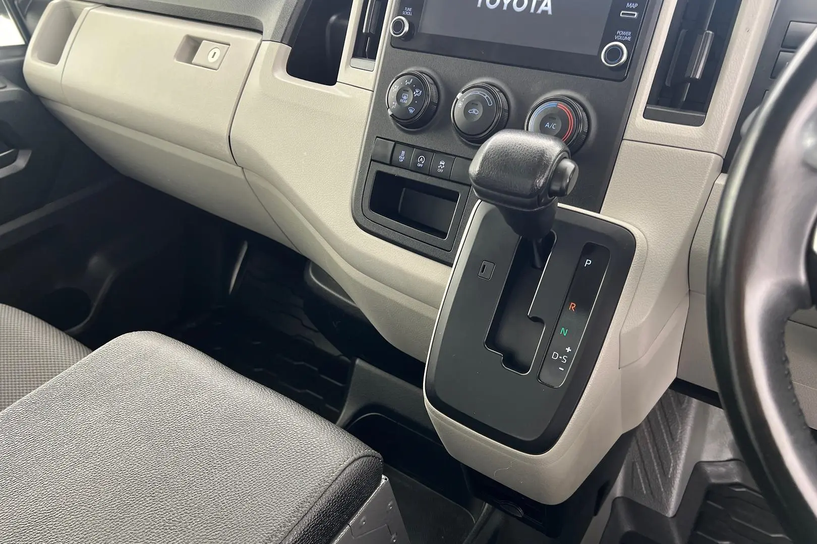 2021 Toyota Hiace Gallery Image 15