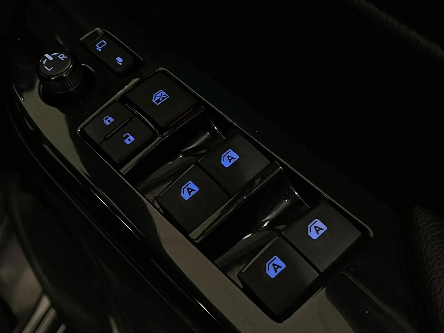 2022 Toyota Hilux Gallery Image 27